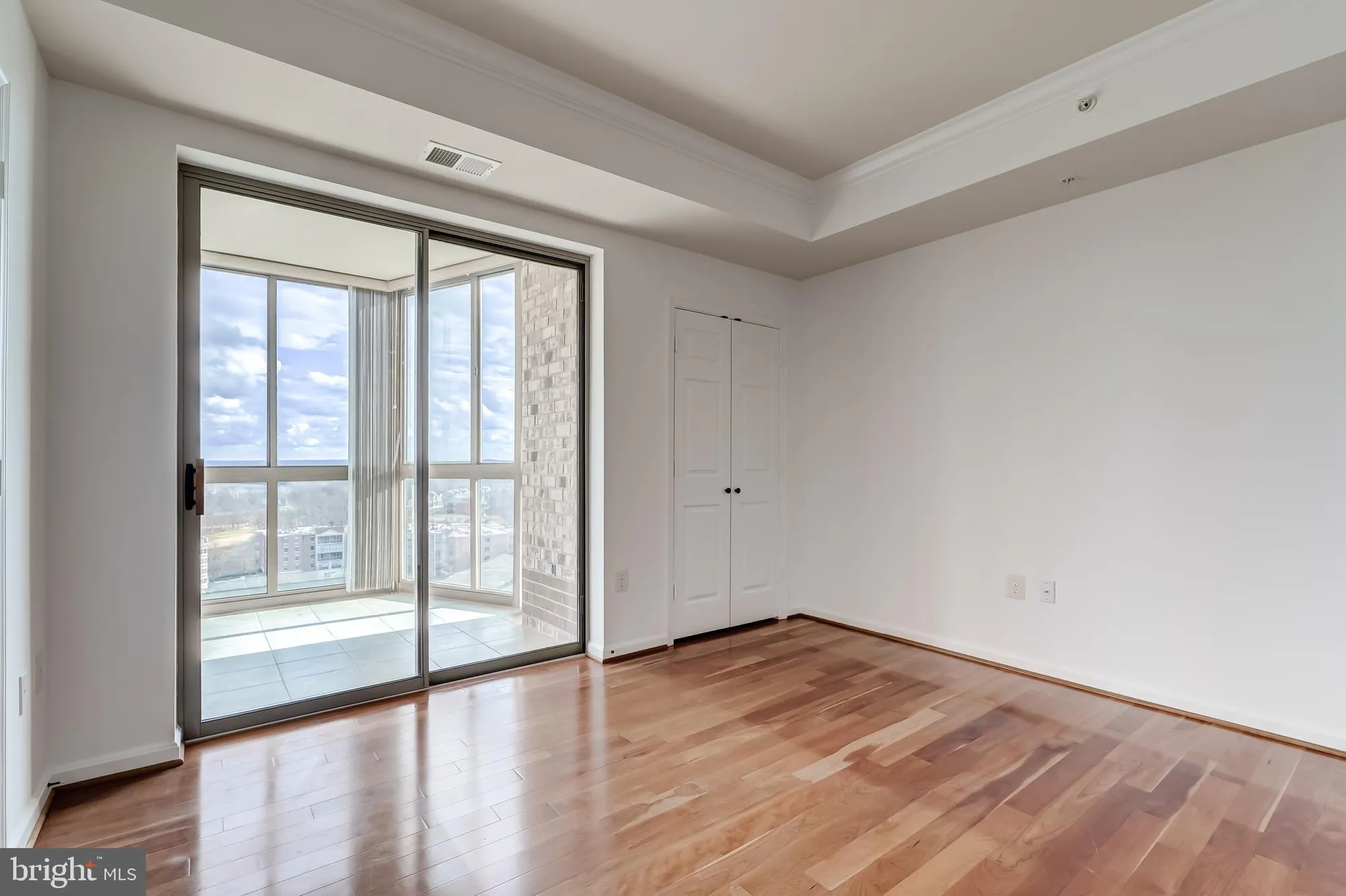 Property Slideshow image 22 of 88 | 19355 cypress ridge ter 1006, Leesburg, VA, 20176