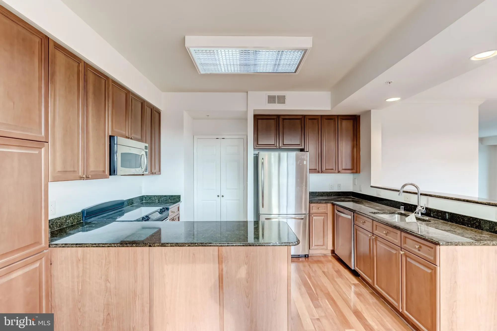 Property Slideshow image 31 of 88 | 19355 cypress ridge ter 1006, Leesburg, VA, 20176