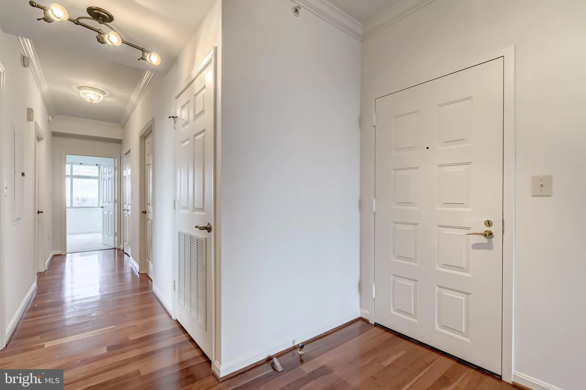 Property Slideshow image 11 of 88 | 19355 cypress ridge ter 1006, Leesburg, VA, 20176