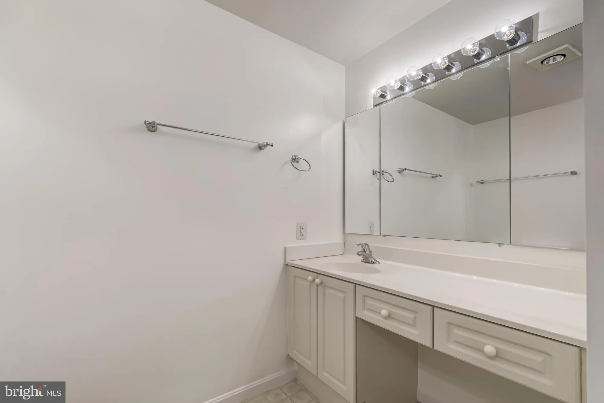 Property Slideshow image 56 of 88 | 19355 cypress ridge ter 1006, Leesburg, VA, 20176