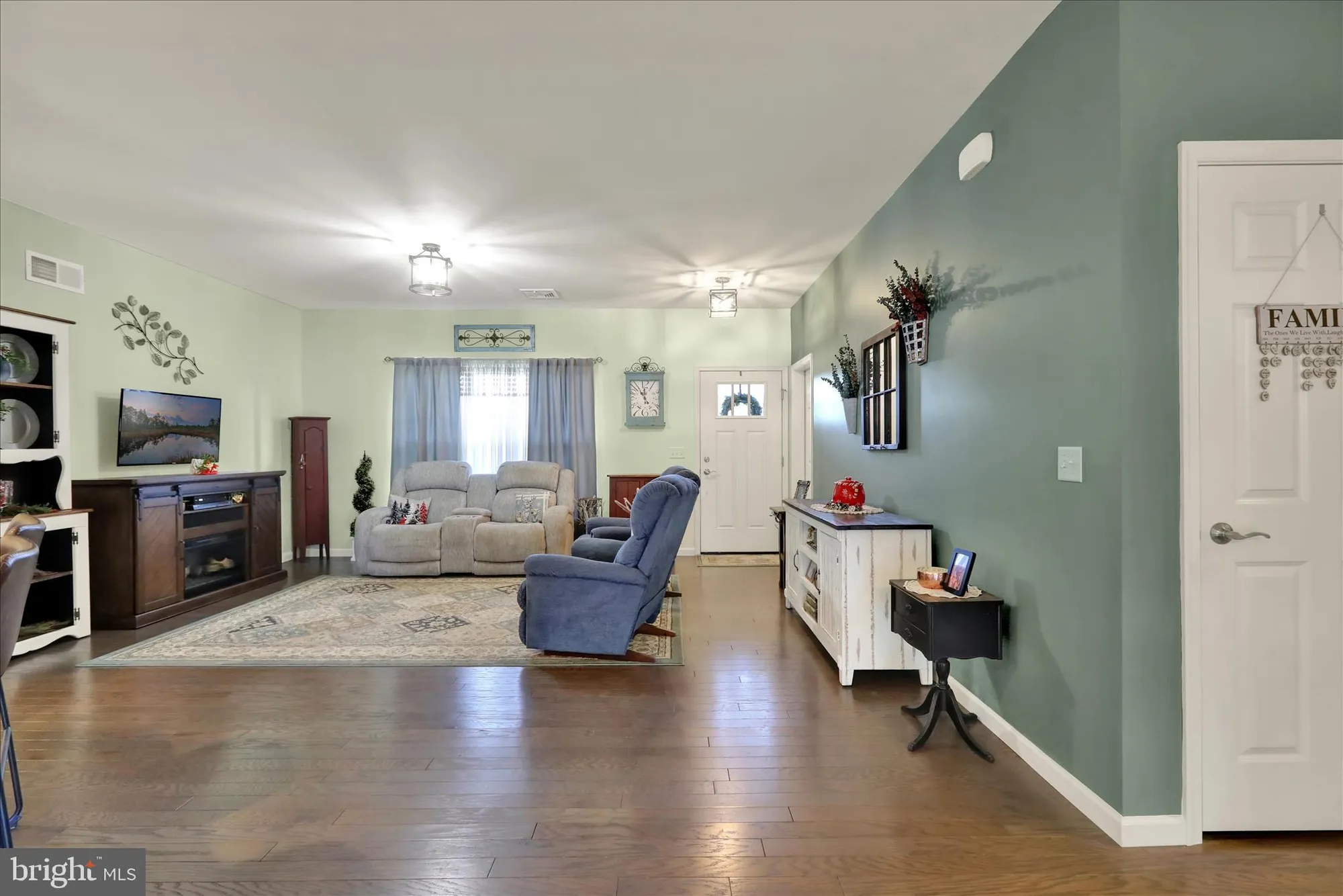 Property Slideshow image 10 of 37 | 4 rosebush ct, Womelsdorf, PA, 19567