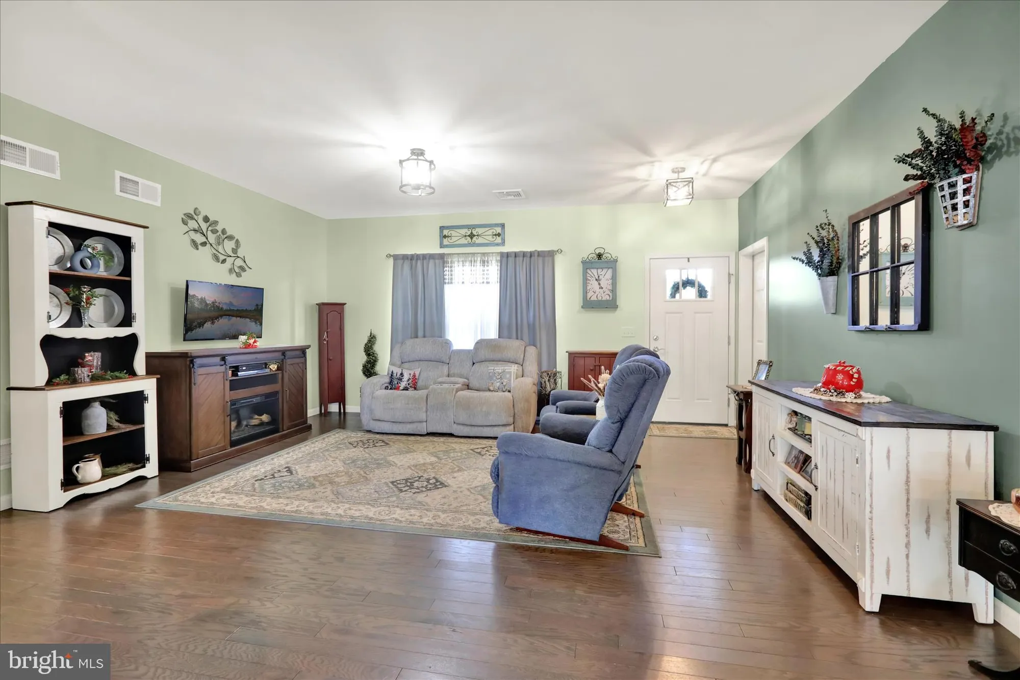 Property Slideshow image 9 of 37 | 4 rosebush ct, Womelsdorf, PA, 19567