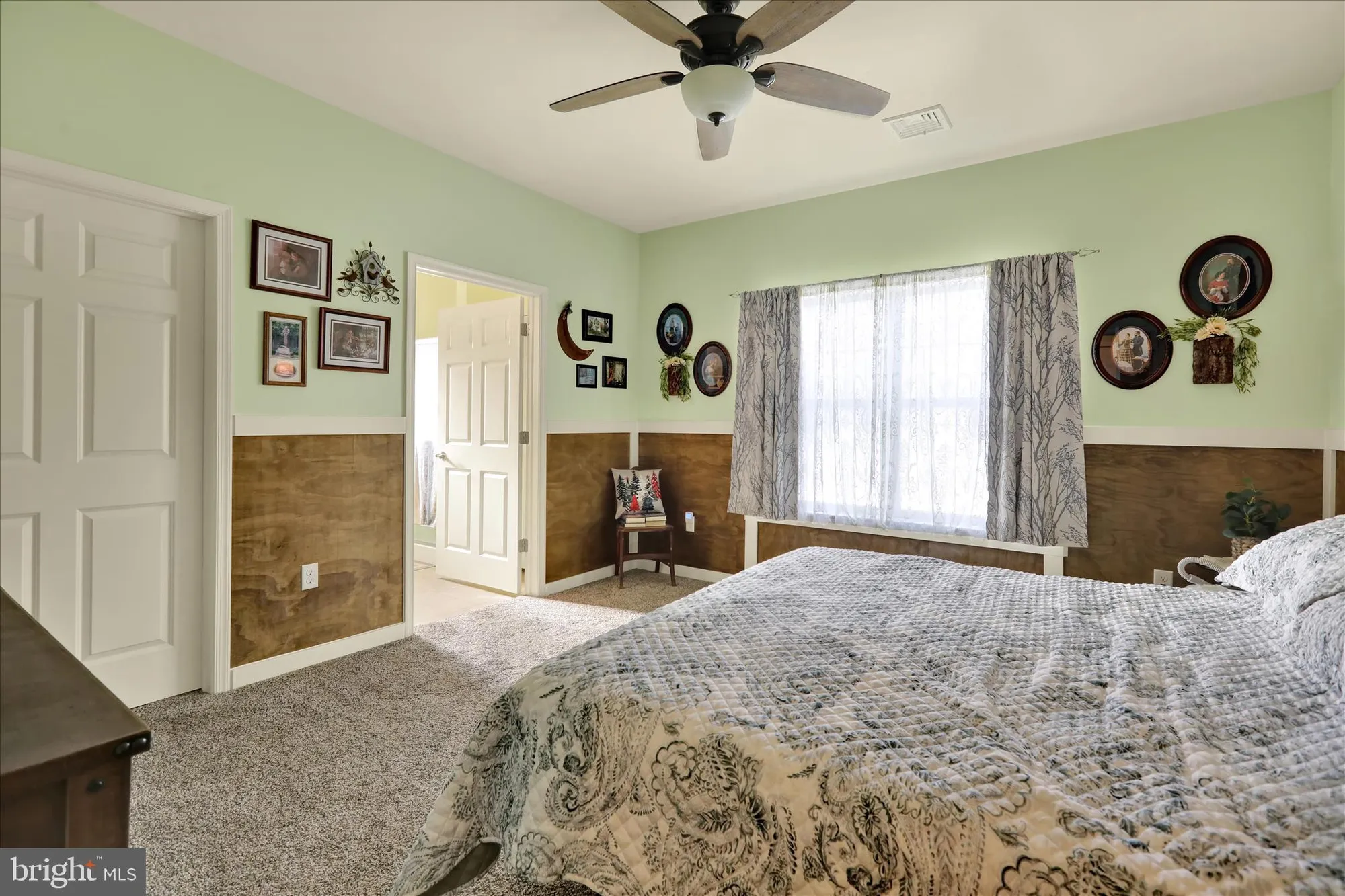 Property Slideshow image 33 of 37 | 4 rosebush ct, Womelsdorf, PA, 19567