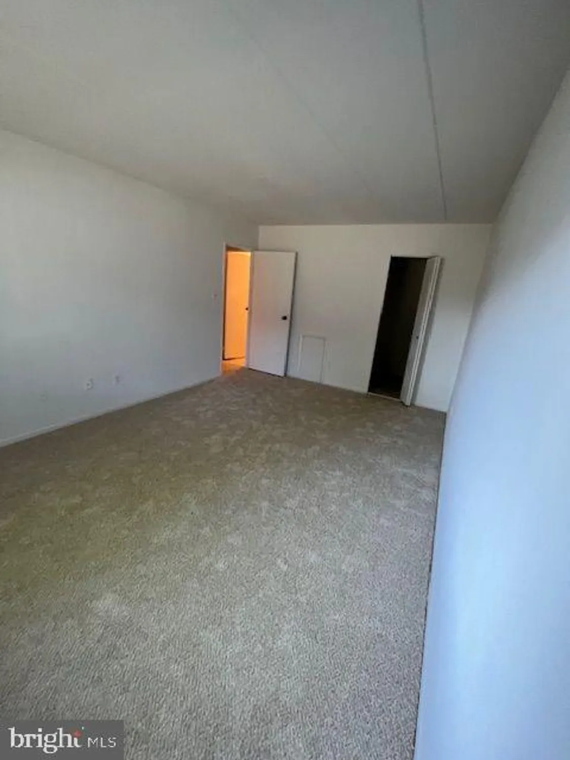 Property Slideshow image 5 of 21 | 67003 delaire landing rd 3, Philadelphia, PA, 19114