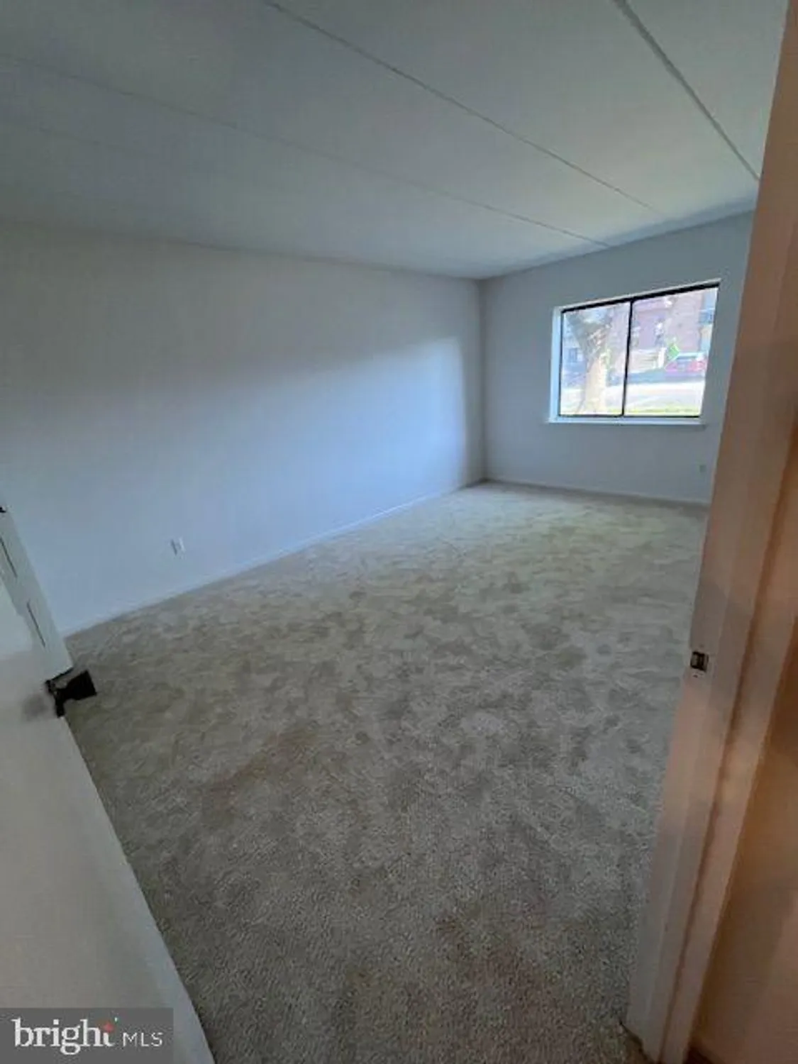 Property Slideshow image 6 of 21 | 67003 delaire landing rd 3, Philadelphia, PA, 19114