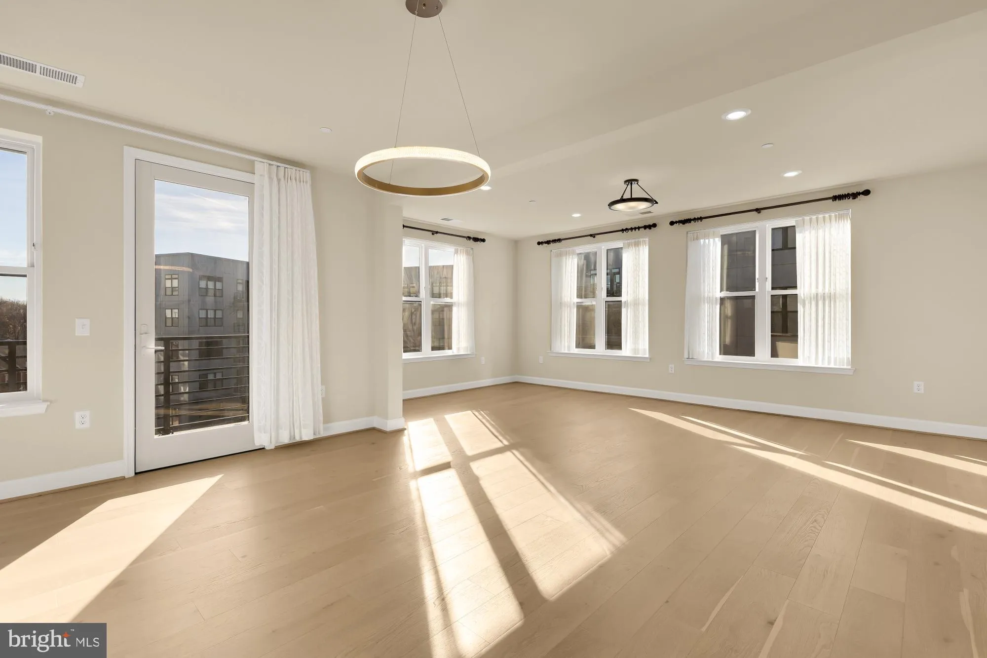 Property Slideshow image 4 of 40 | 9555 saintsbury dr unit 503, Fairfax, VA, 22031