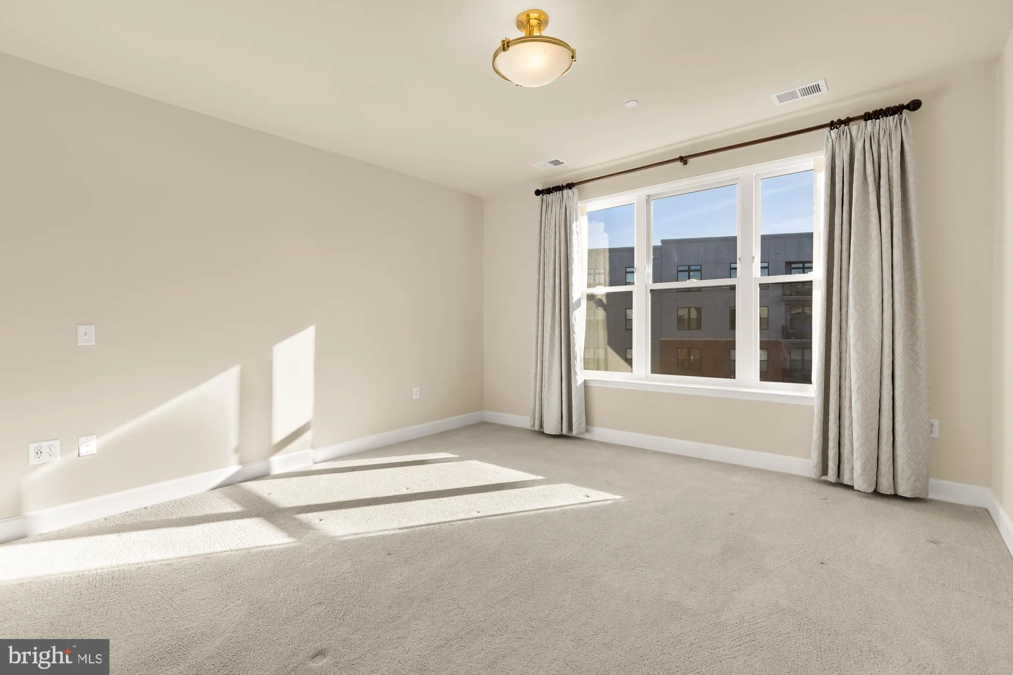 Property Slideshow image 18 of 40 | 9555 saintsbury dr unit 503, Fairfax, VA, 22031