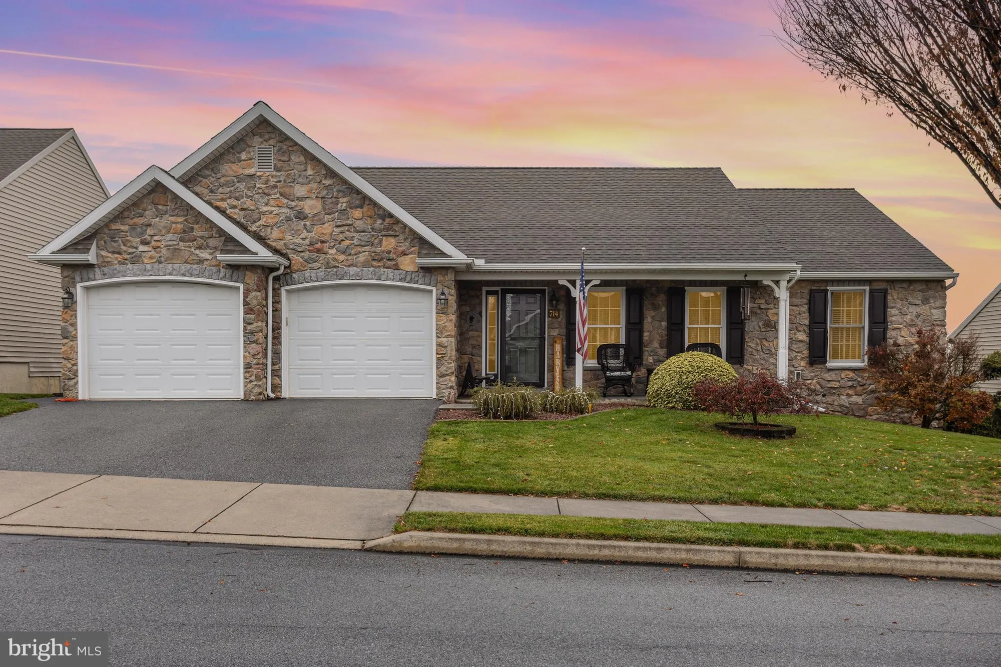 Property Slideshow image 1 of 33 | 714 heather rdg, Manheim, PA, 17545