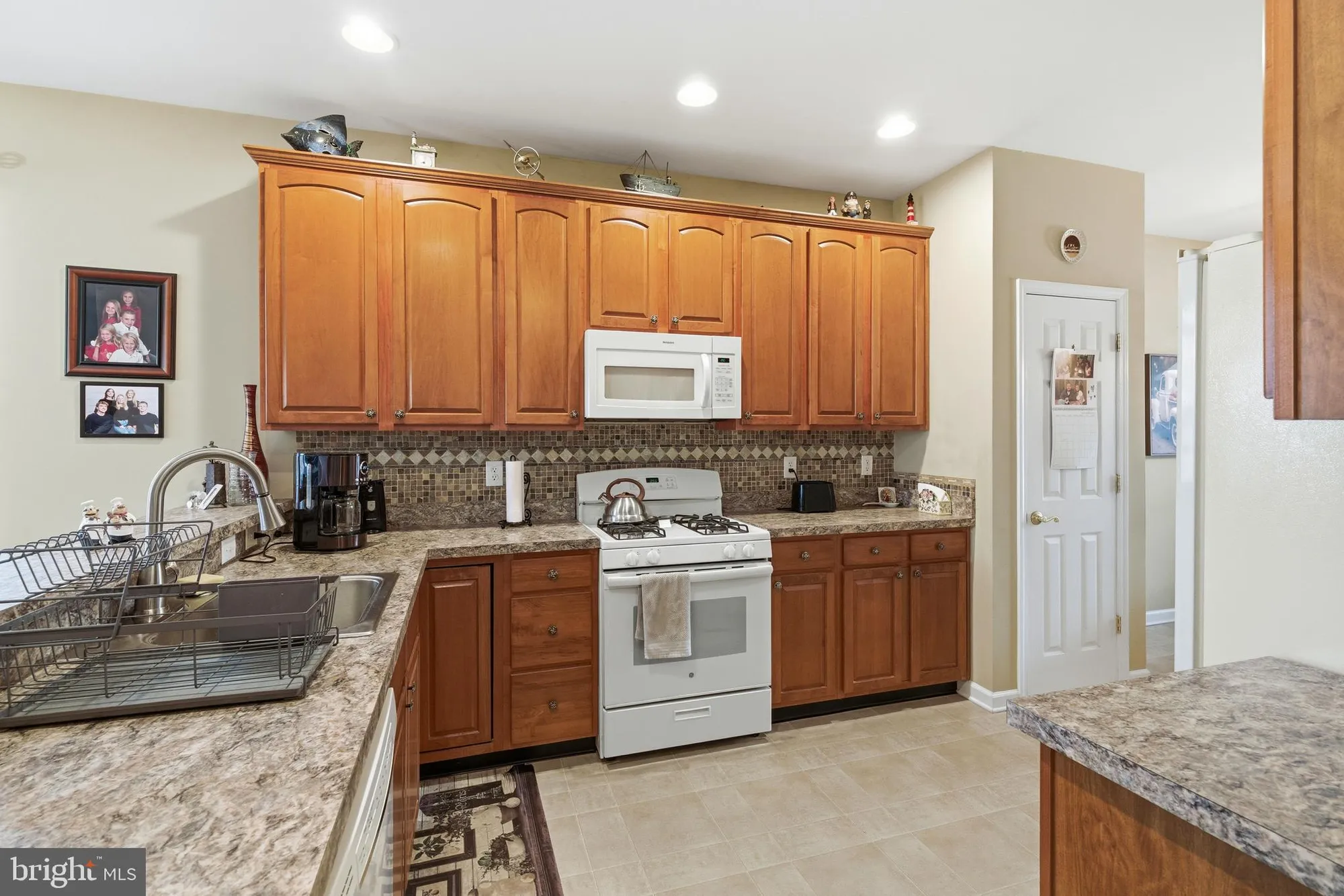 Property Slideshow image 13 of 47 | 14 hidden lake cir, Barnegat, NJ, 08005