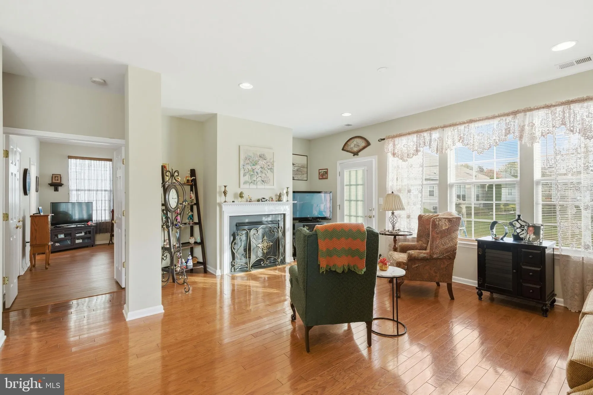 Property Slideshow image 21 of 47 | 14 hidden lake cir, Barnegat, NJ, 08005