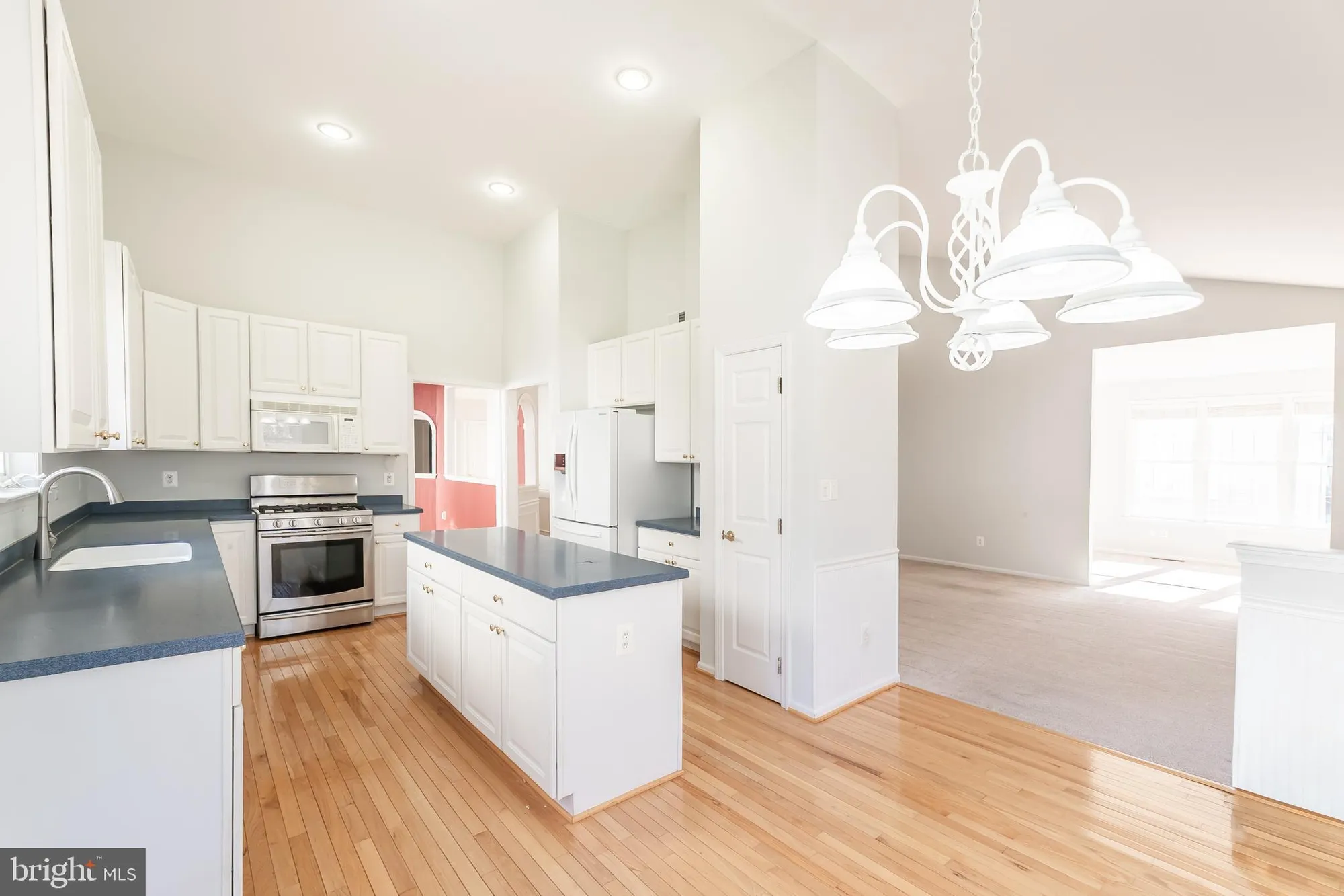 Property Slideshow image 11 of 55 | 6880 saddle run way, Gainesville, VA, 20155