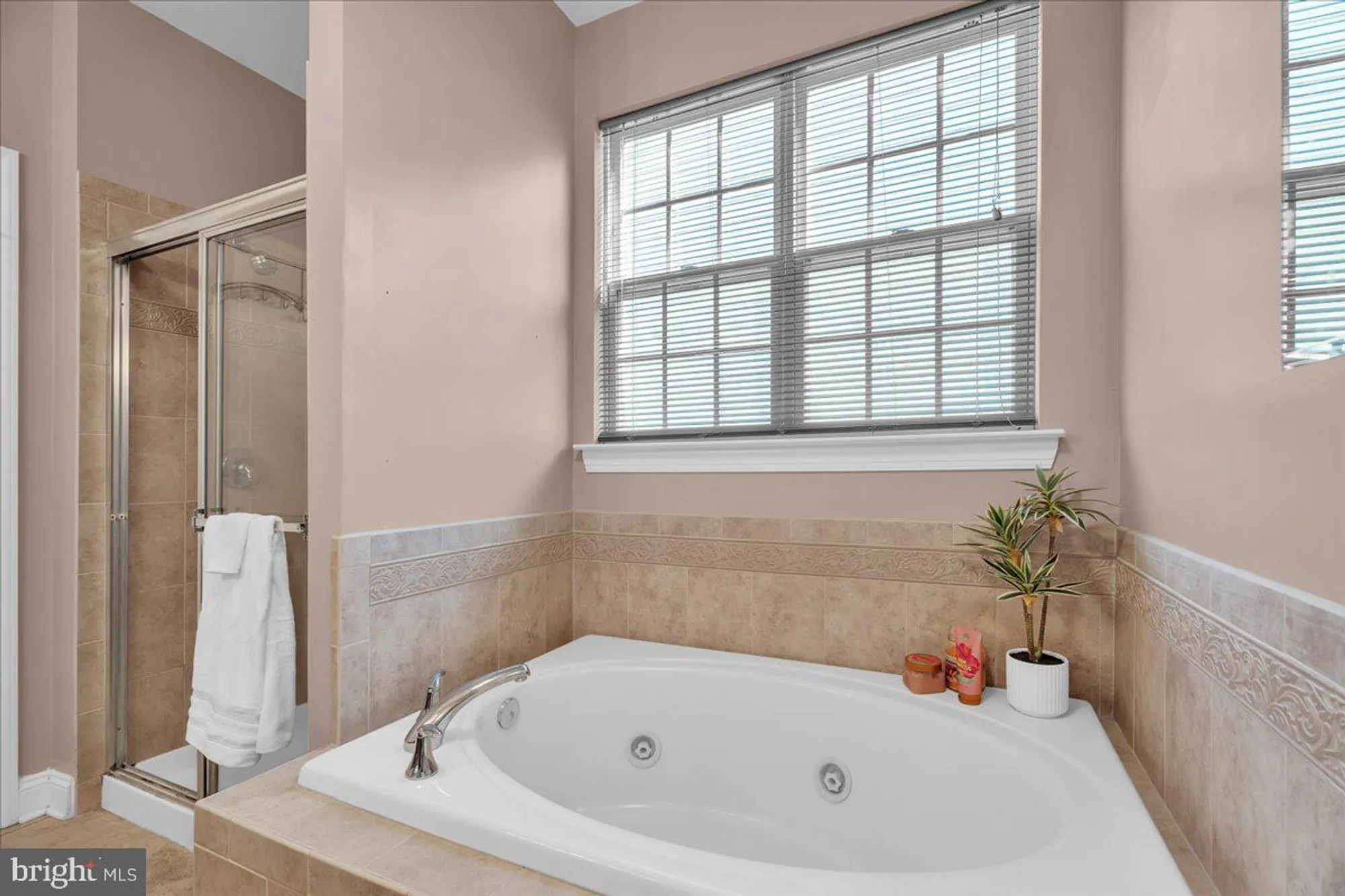 Property Slideshow image 18 of 24 | 701 weatherby dr, Woodbury, NJ, 08096