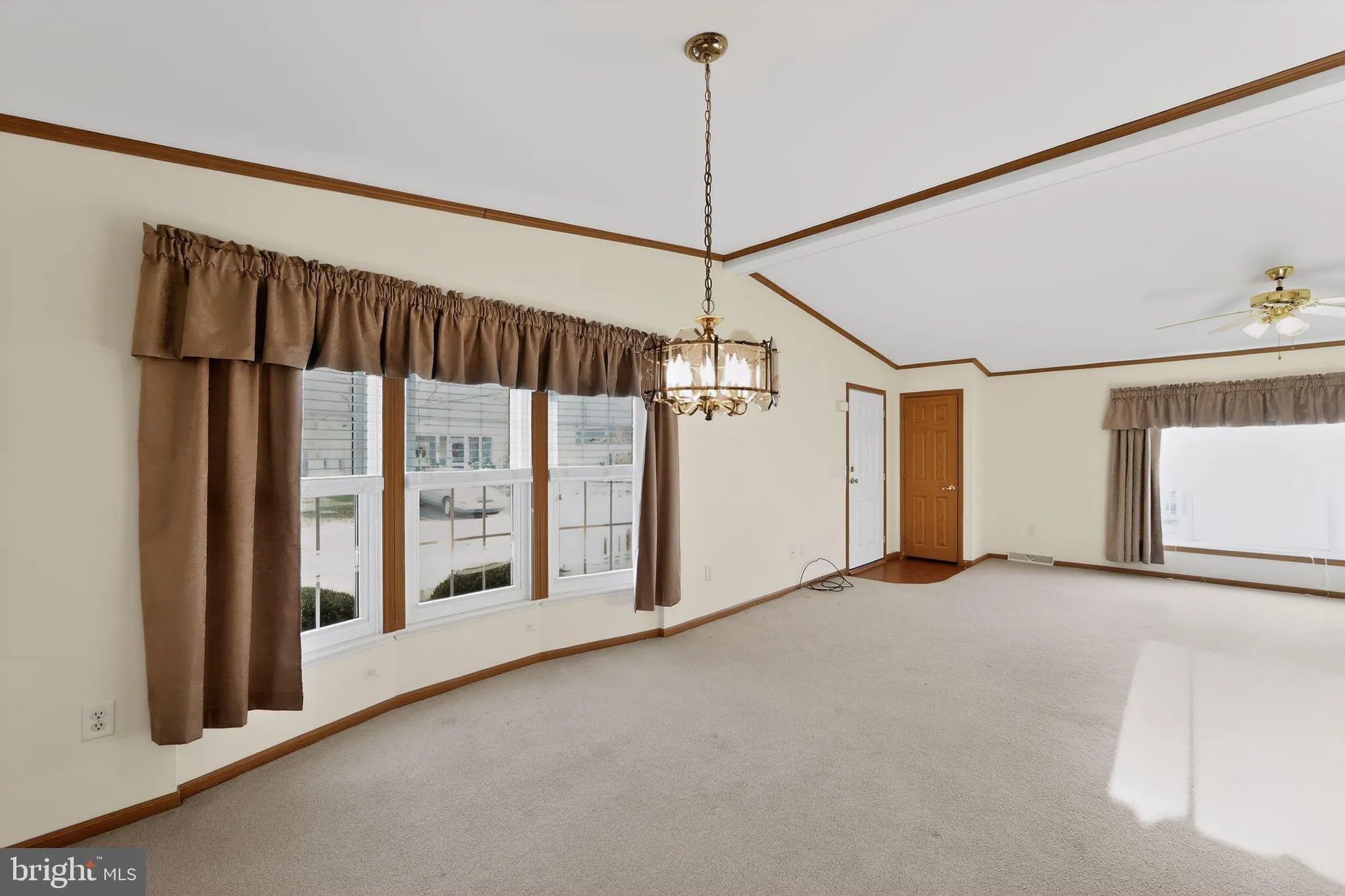 Property Slideshow image 5 of 30 | 405 village way, Royersford, PA, 19468