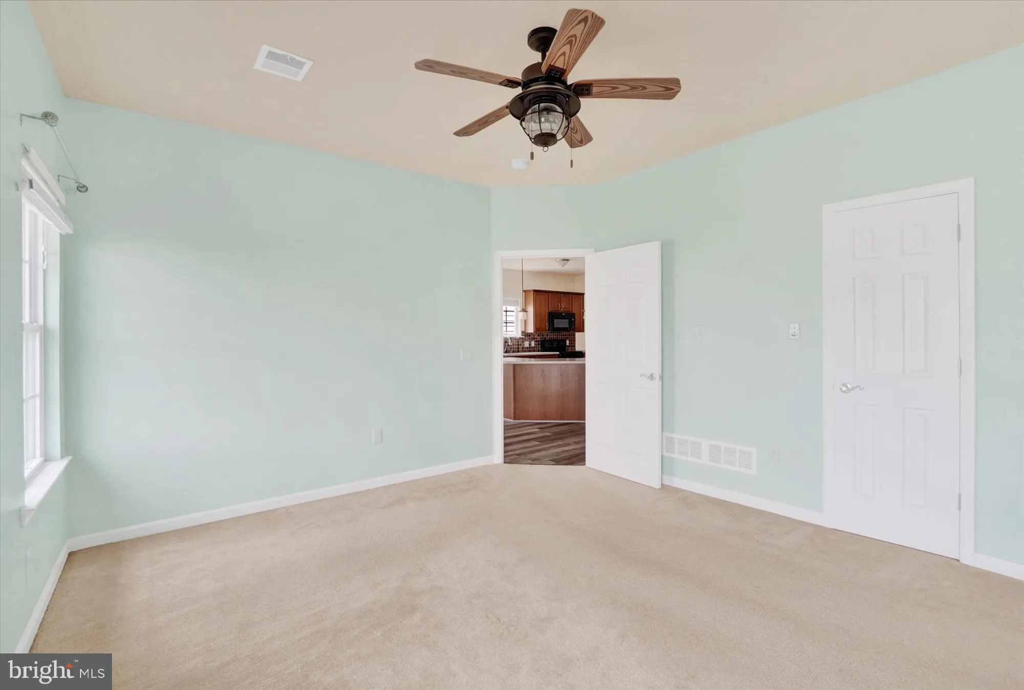 Property Slideshow image 10 of 28 | 631 thoreau dr, Mount Joy, PA, 17552