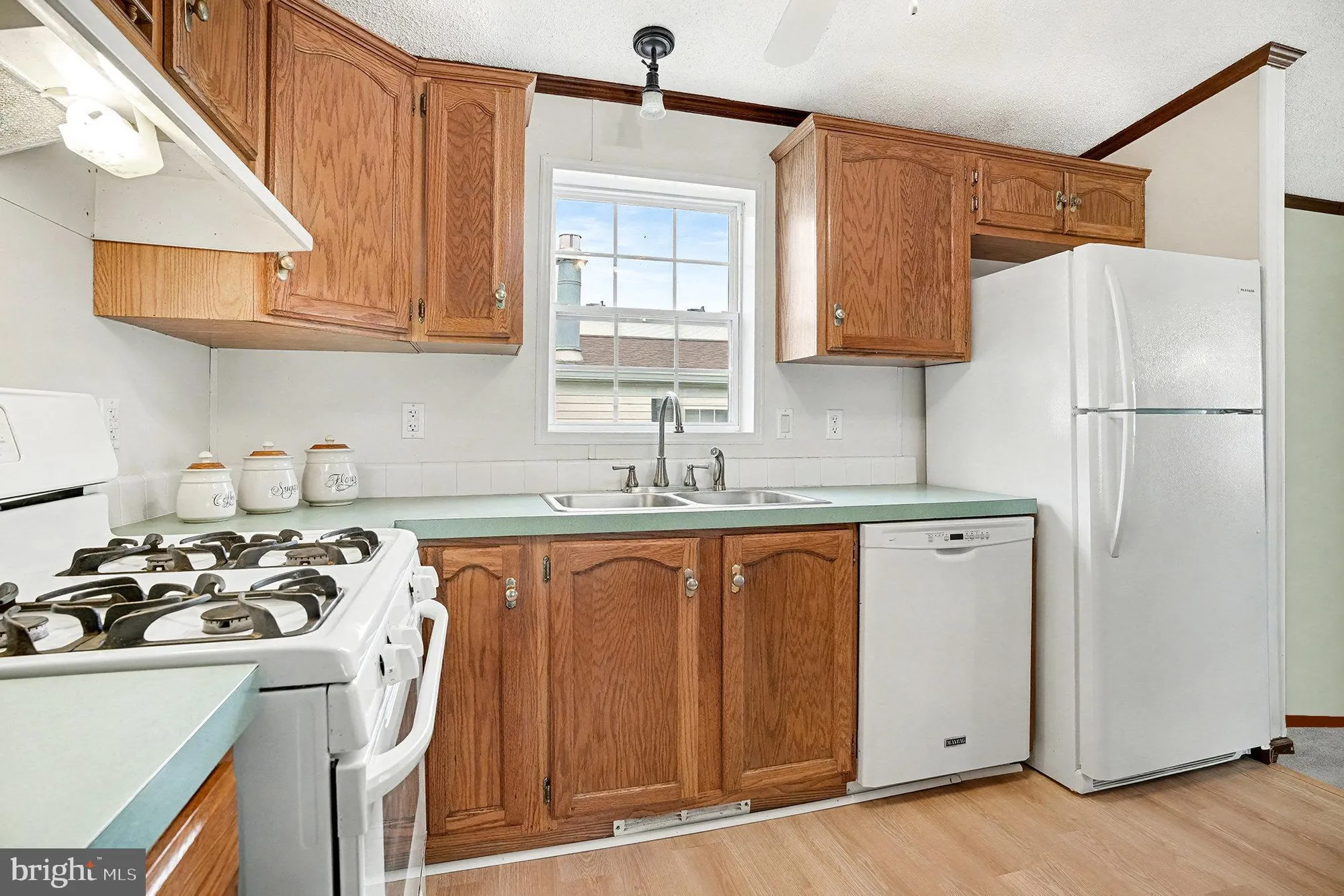 Property Slideshow image 11 of 34 | 1106 jfk dr, North Wales, PA, 19454