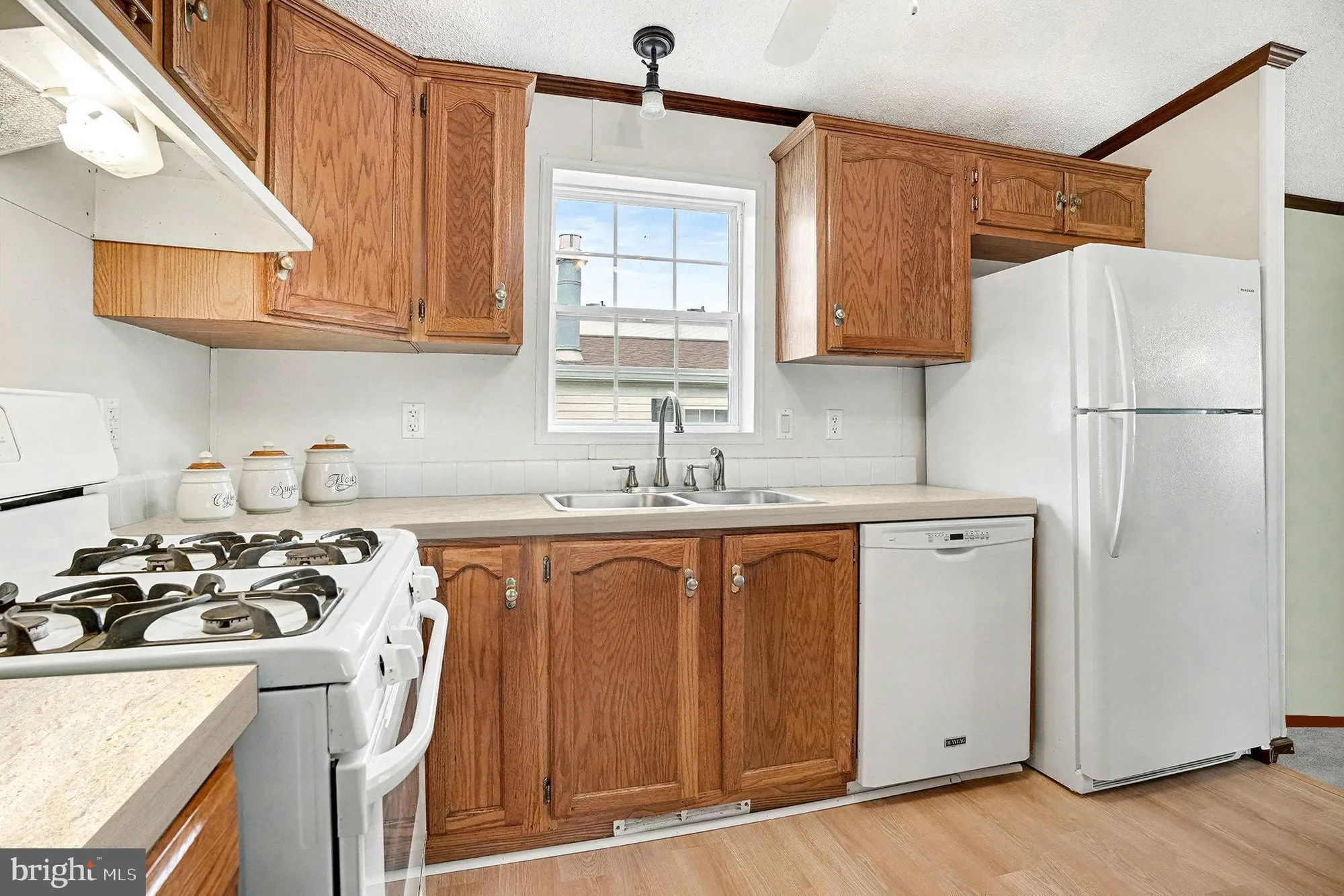 Property Slideshow image 12 of 34 | 1106 jfk dr, North Wales, PA, 19454