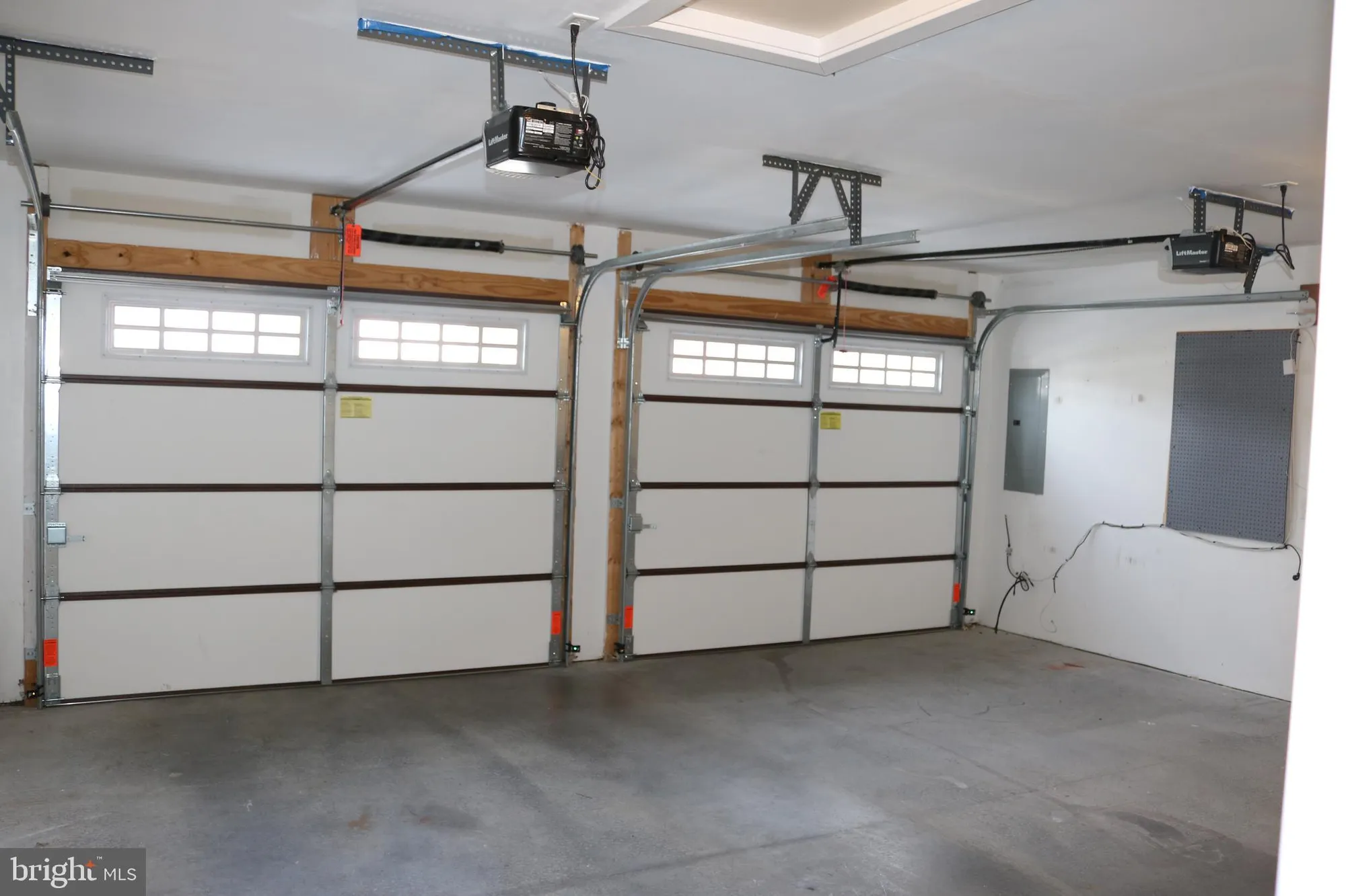 Property Slideshow image 32 of 40 | 2097 hill side dr, Mechanicsburg, PA, 17055