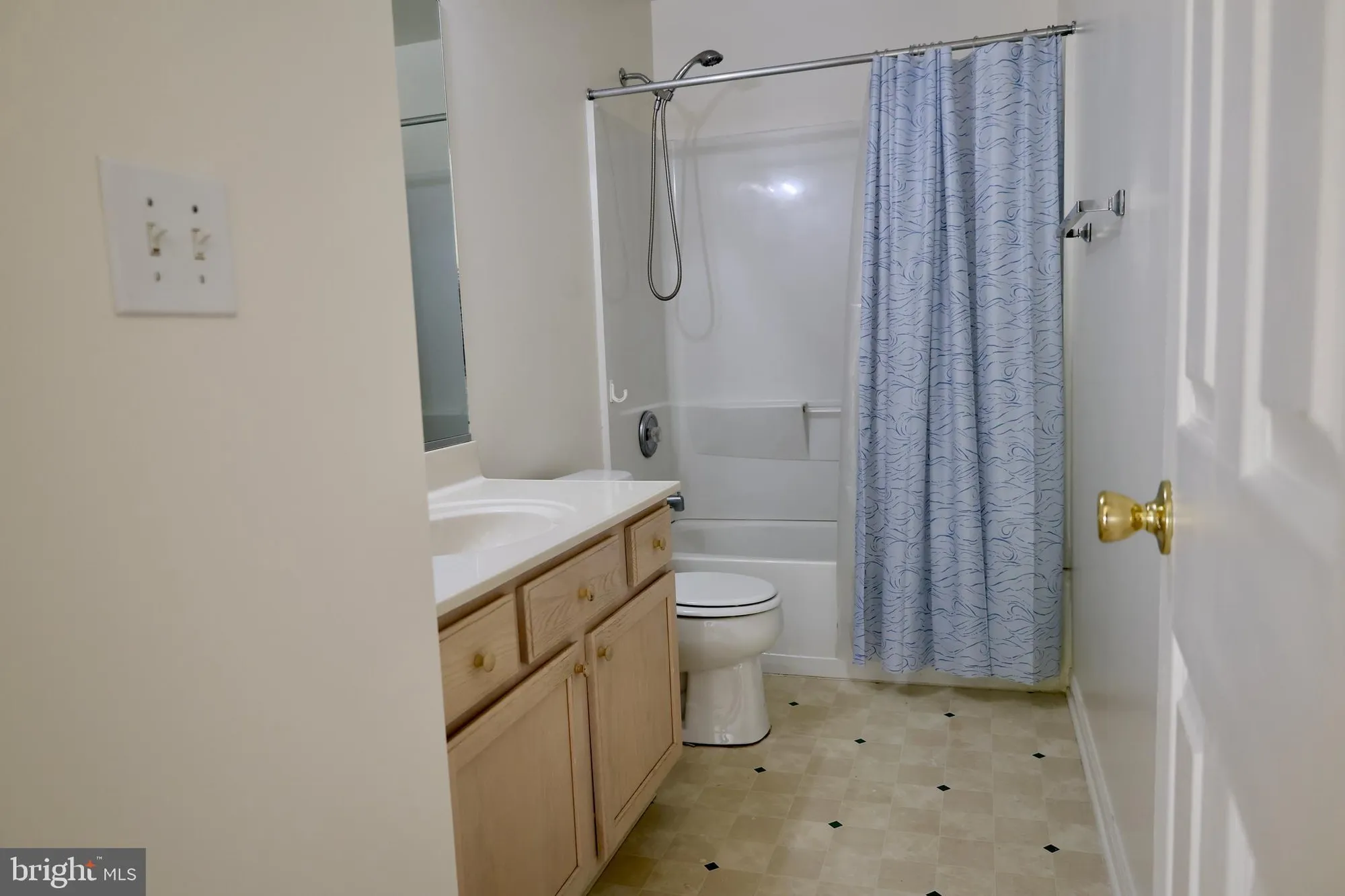 Property Slideshow image 14 of 17 | 28 palmer sq, Beverly, NJ, 08010