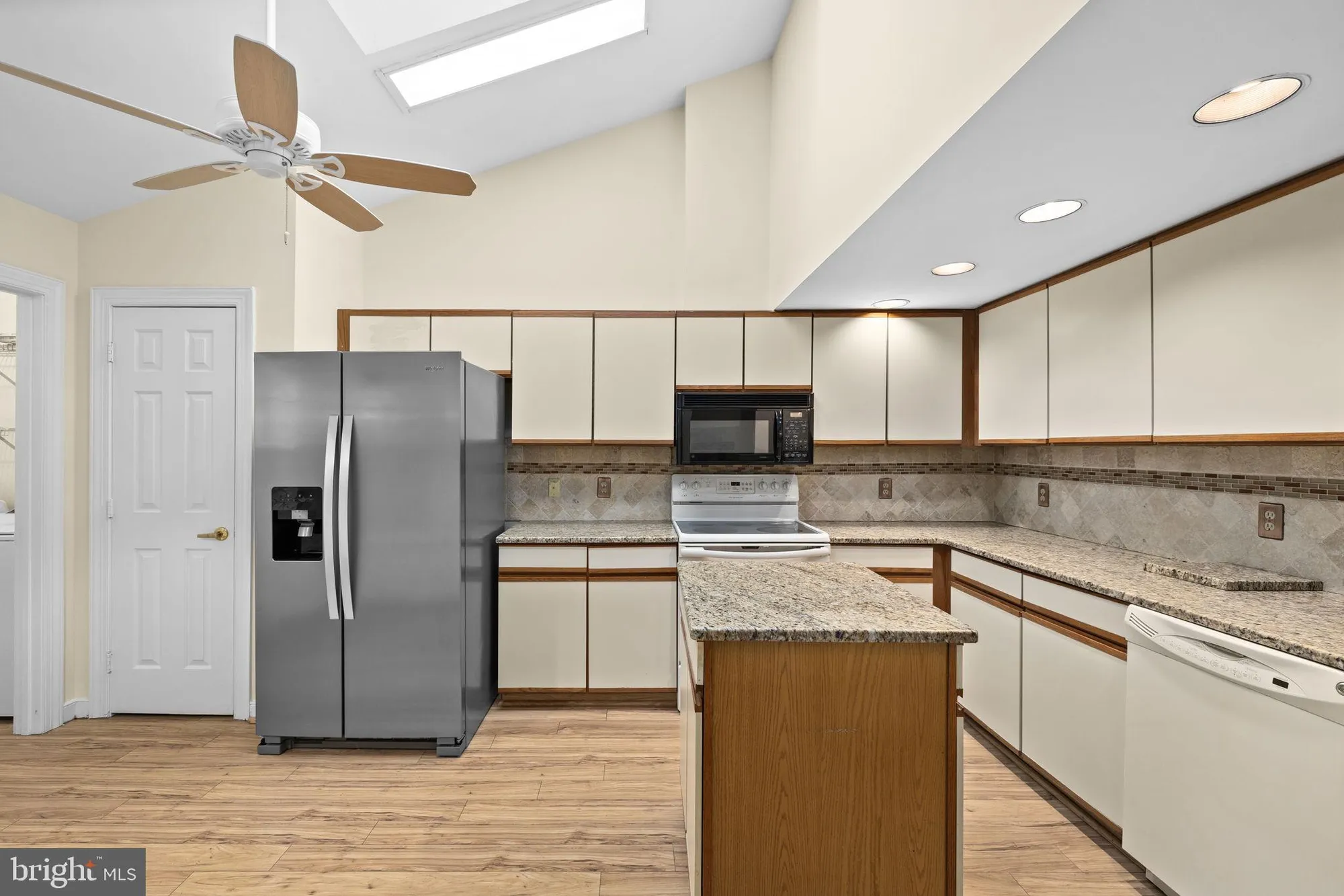 Property Slideshow image 6 of 52 | 11550 savannah dr, Fredericksburg, VA, 22407