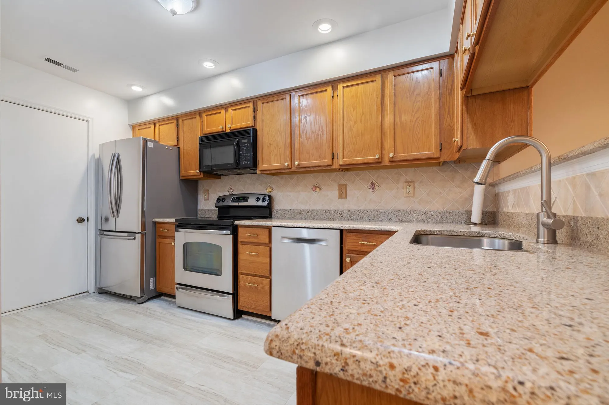 Property Slideshow image 2 of 25 | 1984 marconi cir, Annapolis, MD, 21401