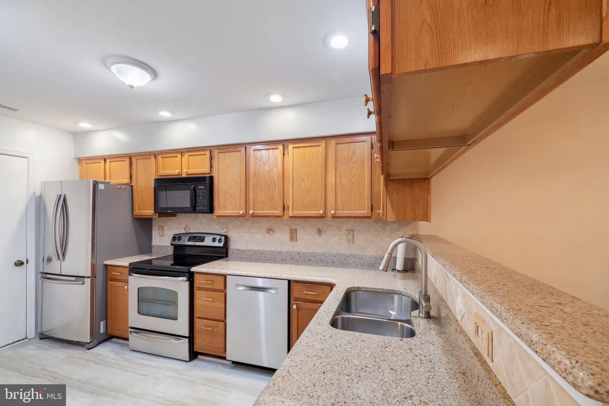 Property Slideshow image 9 of 25 | 1984 marconi cir, Annapolis, MD, 21401