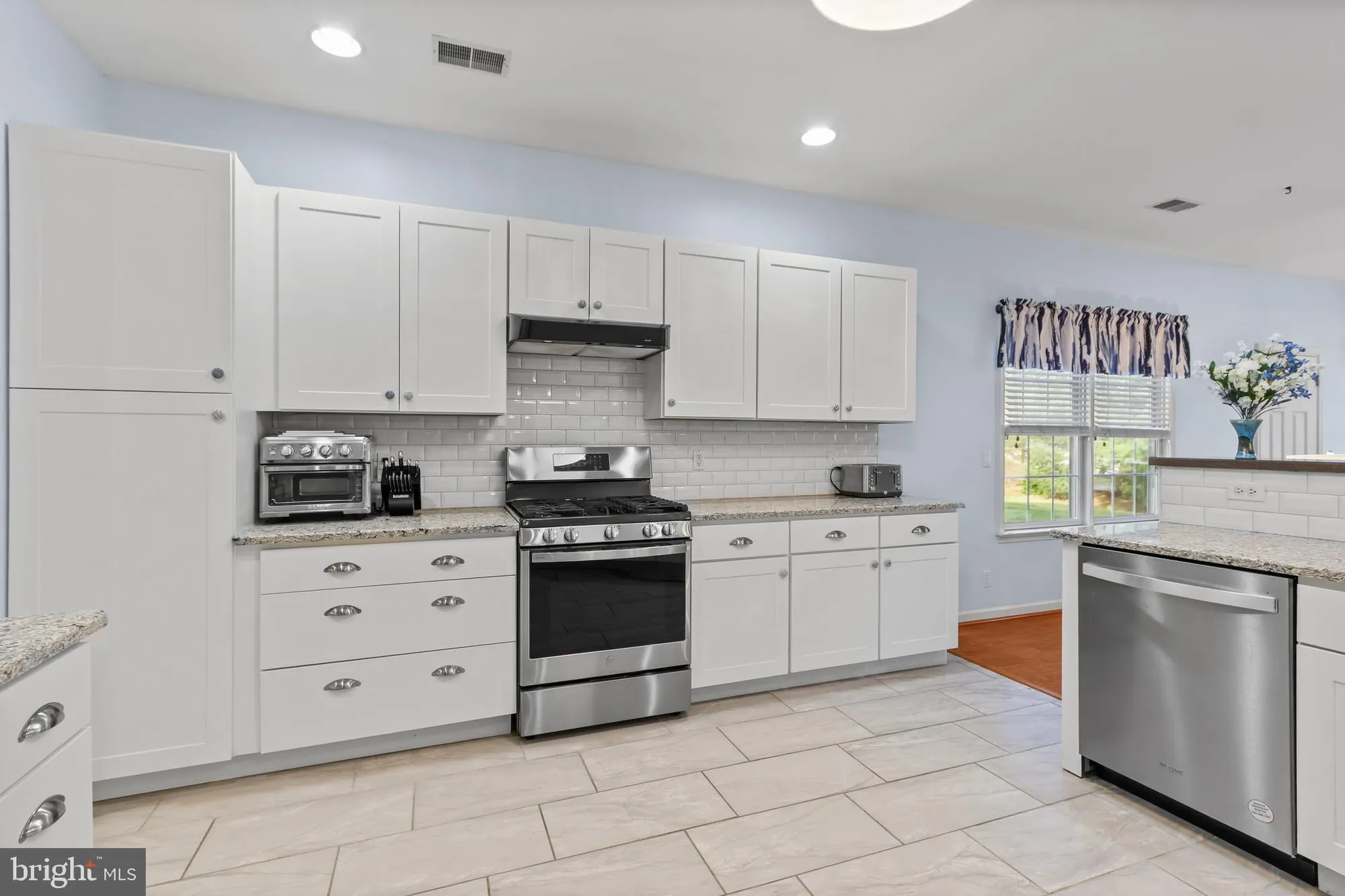 Property Slideshow image 11 of 44 | 60 glenmoor cir, Easton, PA, 18045