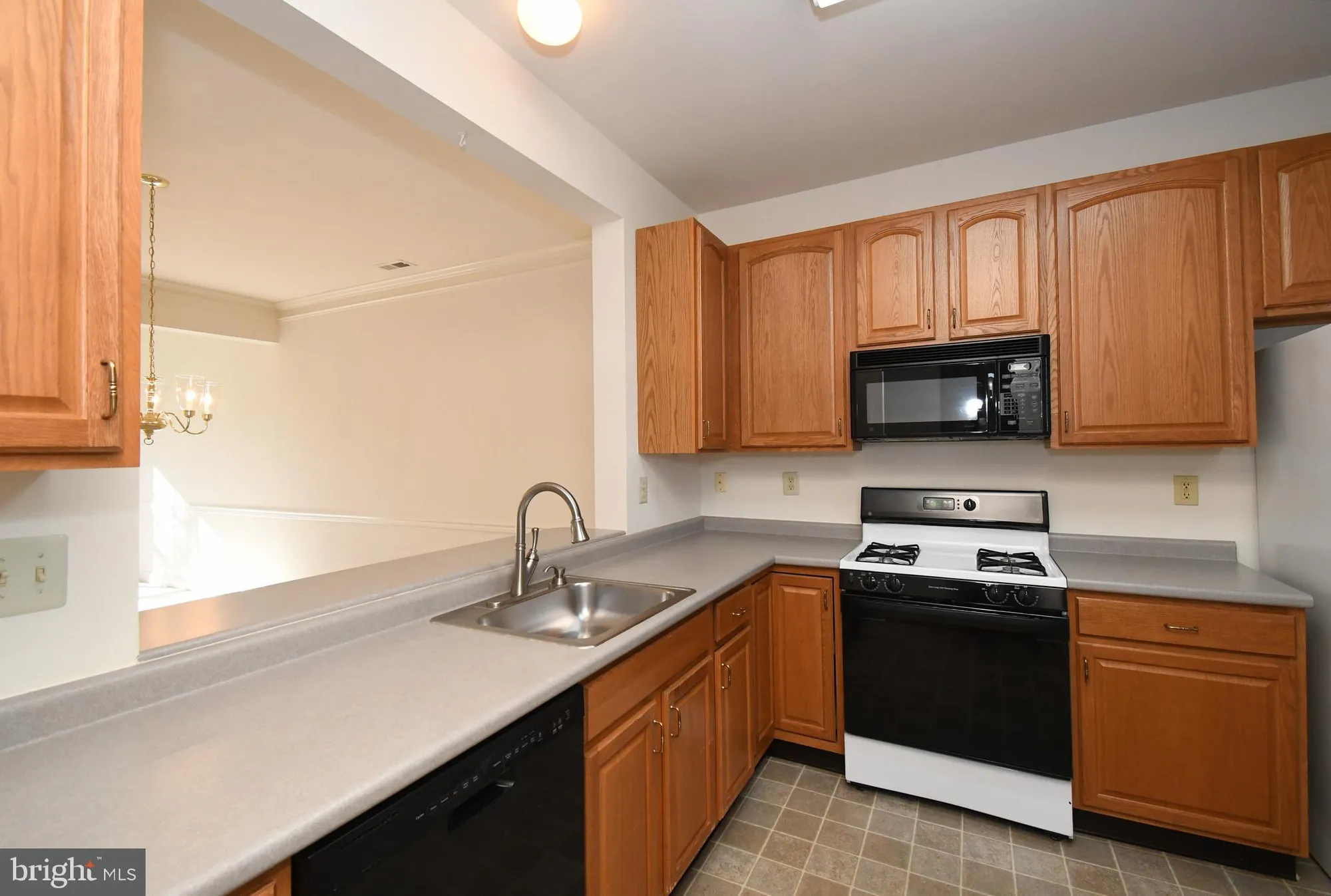 Property Slideshow image 10 of 32 | 24 newbury way, Lansdale, PA, 19446