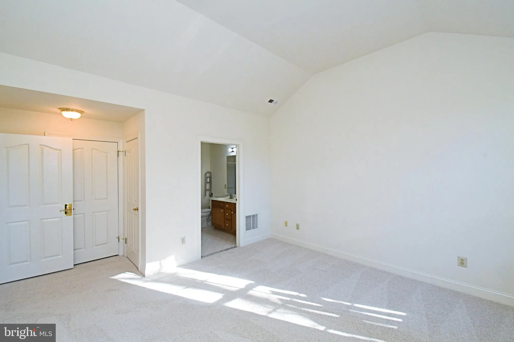 Property Slideshow image 22 of 32 | 24 newbury way, Lansdale, PA, 19446