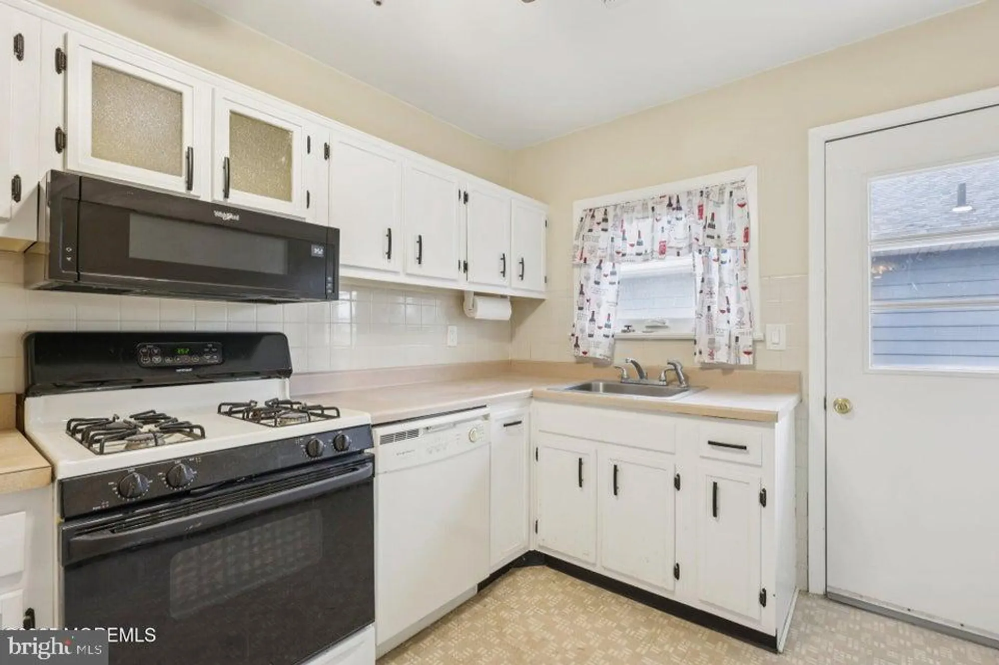 Property Slideshow image 13 of 26 | 192 charlotteville dr, Toms River, NJ, 08757