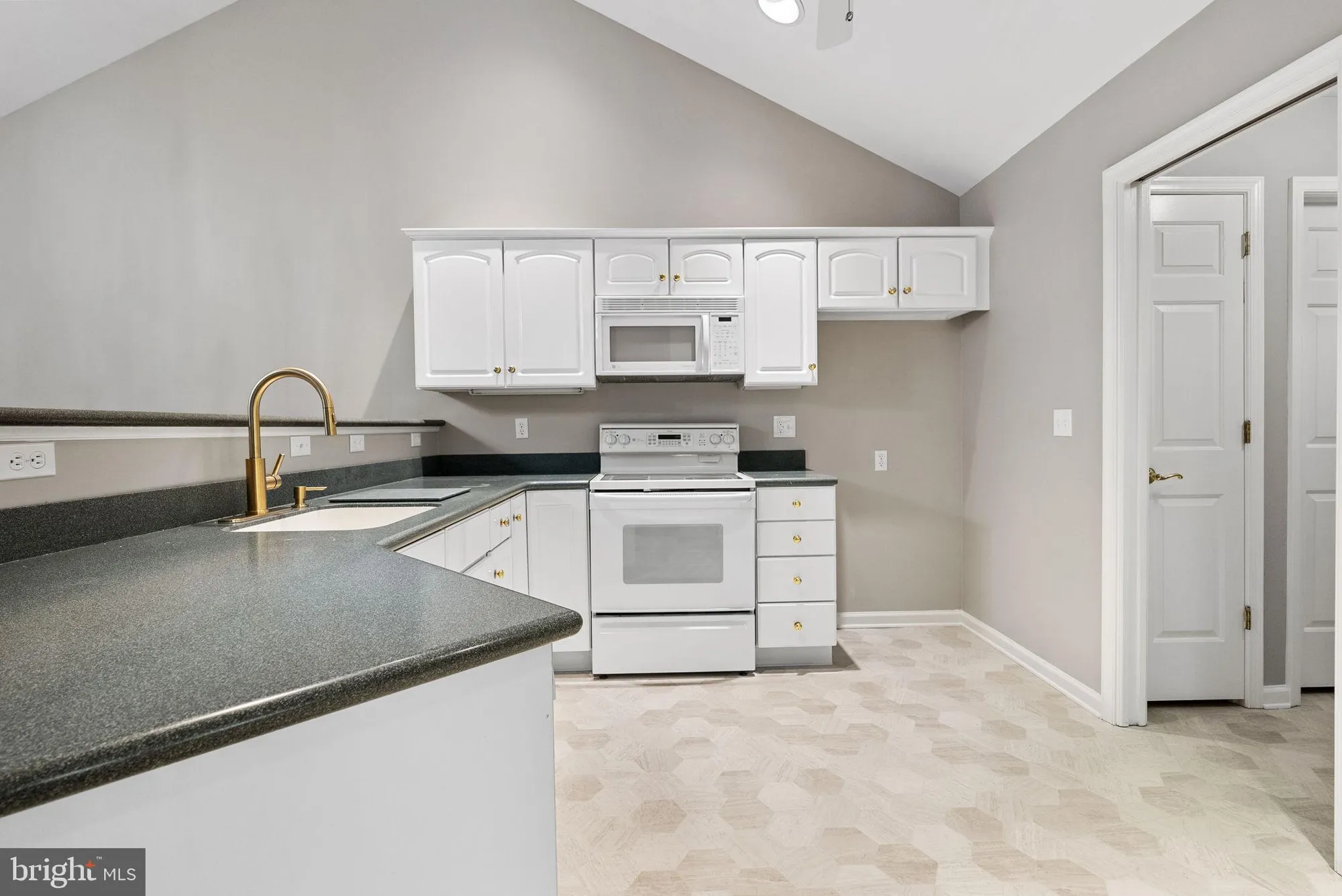 Property Slideshow image 19 of 35 | 51 cambridge ct, Souderton, PA, 18964