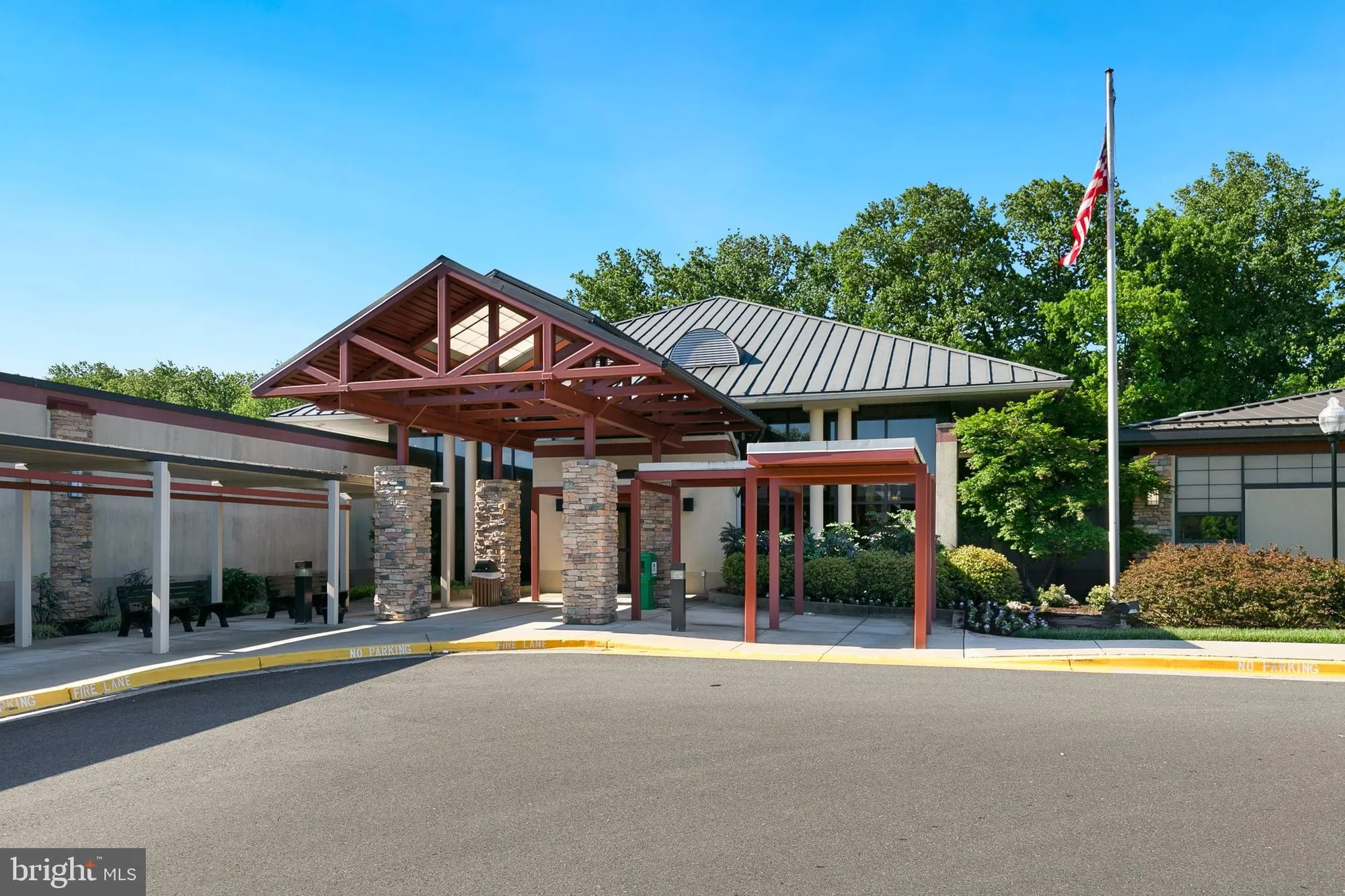 Property Slideshow image 34 of 44 | 15101 interlachen dr 1-416, Silver Spring, MD, 20906