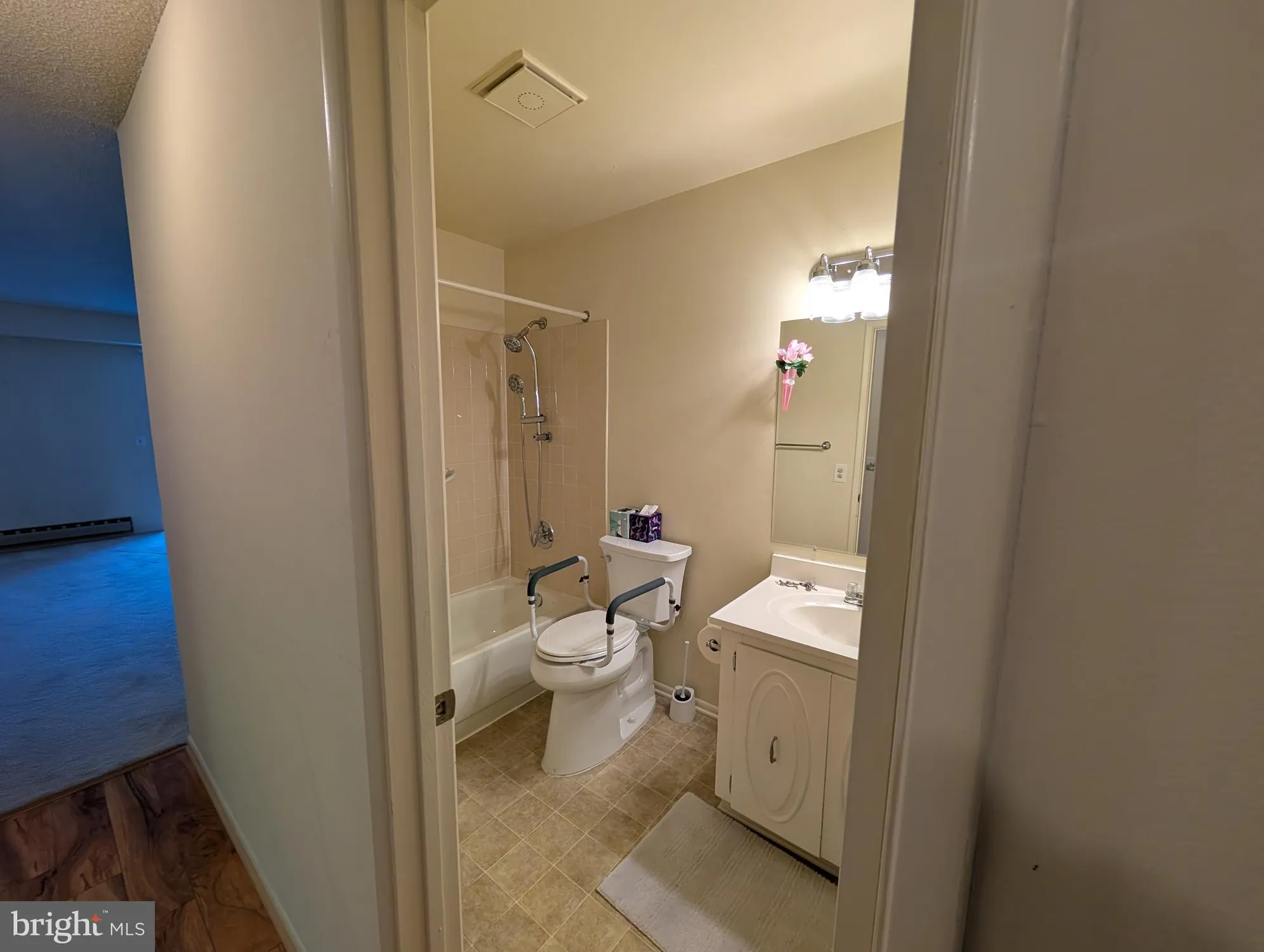 Property Slideshow image 16 of 26 | 15401 bassett ln 45-2e, Silver Spring, MD, 20906