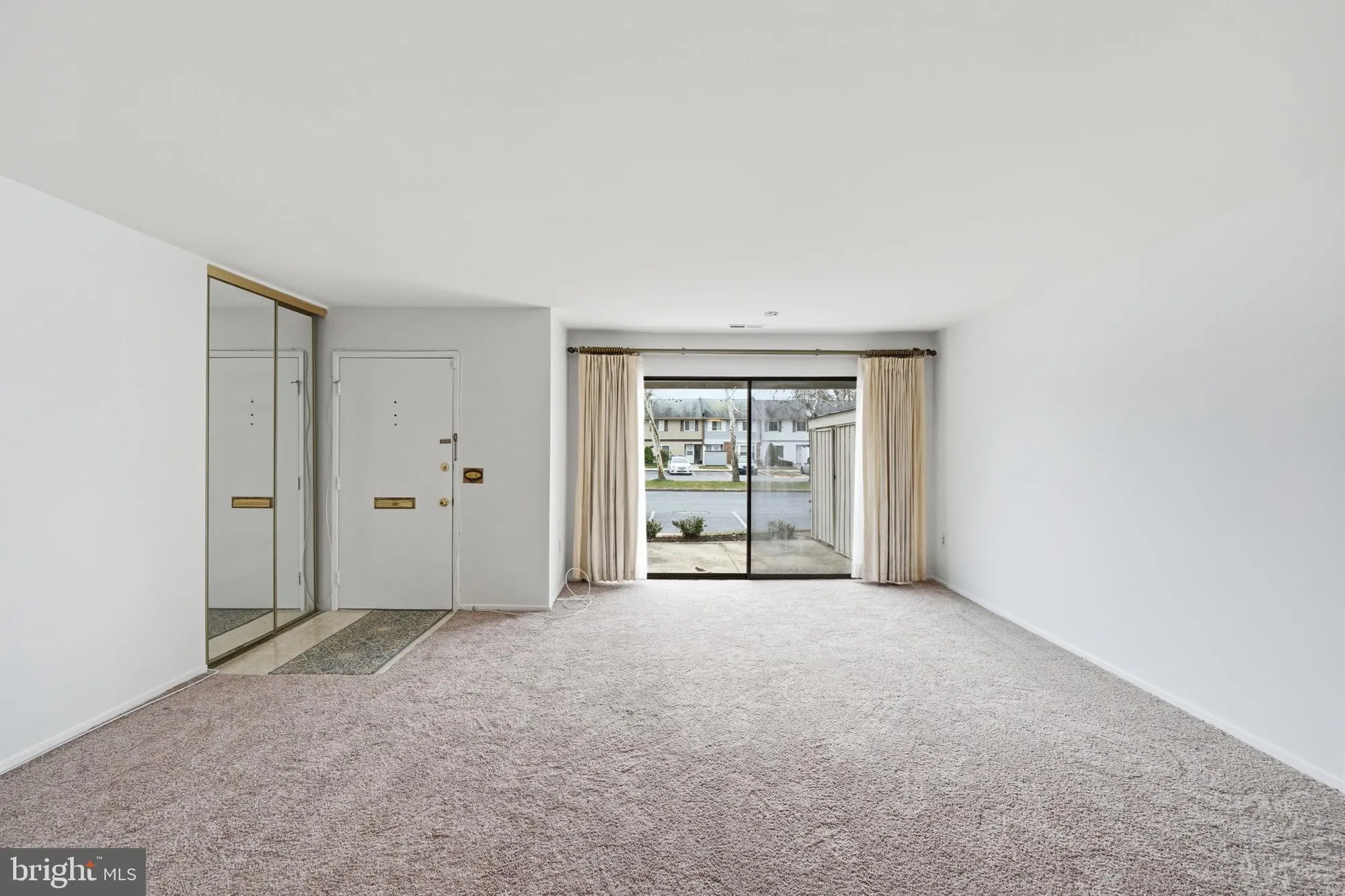 Property Slideshow image 4 of 32 | 3103 beckenham ct # 252-d, Silver Spring, MD, 20906