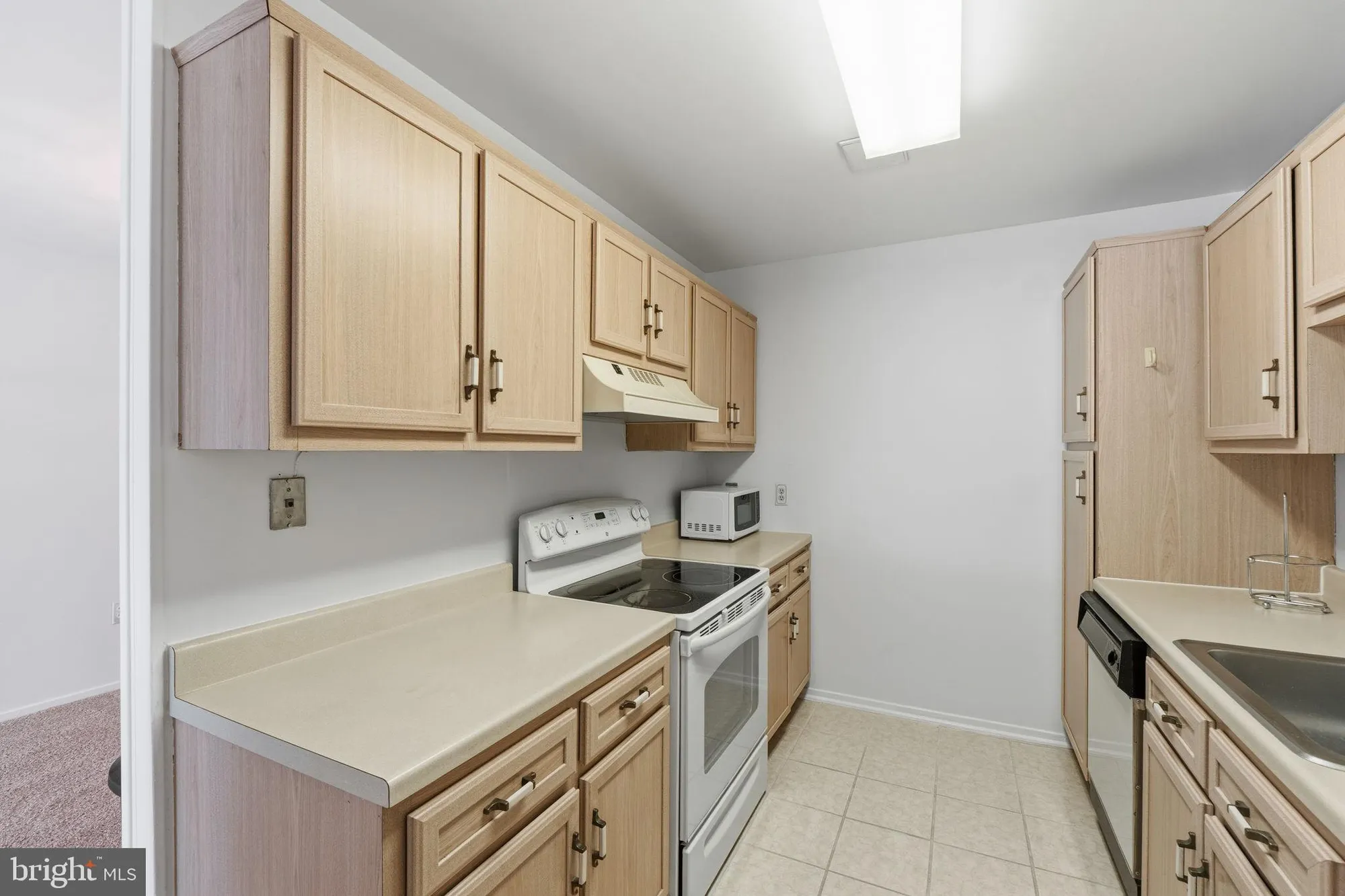 Property Slideshow image 8 of 32 | 3103 beckenham ct # 252-d, Silver Spring, MD, 20906