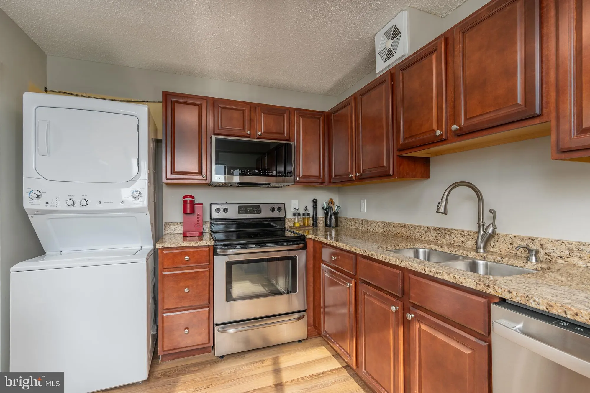 Property Slideshow image 9 of 37 | 15101 interlachen dr 1-612, Silver Spring, MD, 20906
