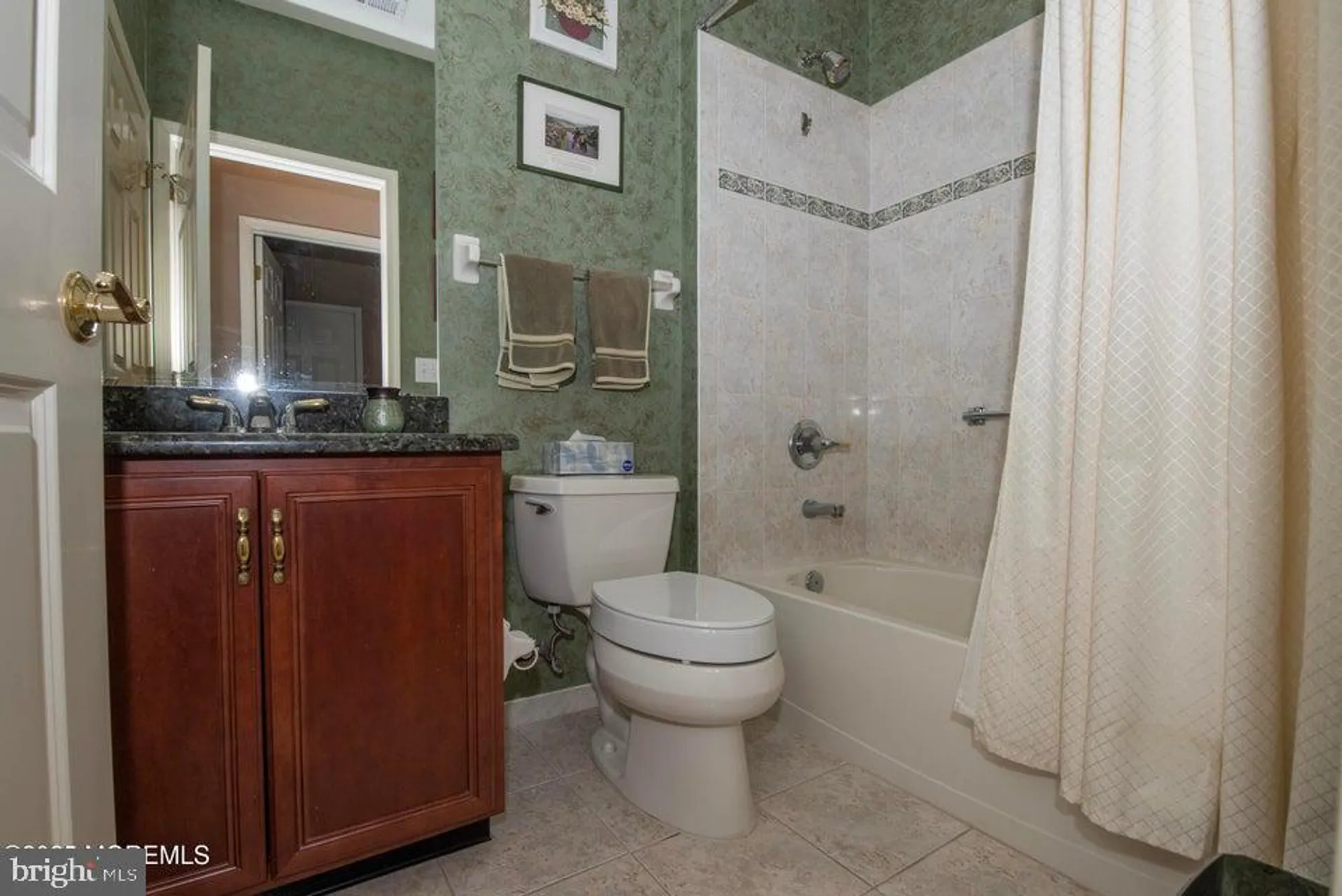 Property Slideshow image 33 of 68 | 110 wild dunes way, Jackson, NJ, 08527