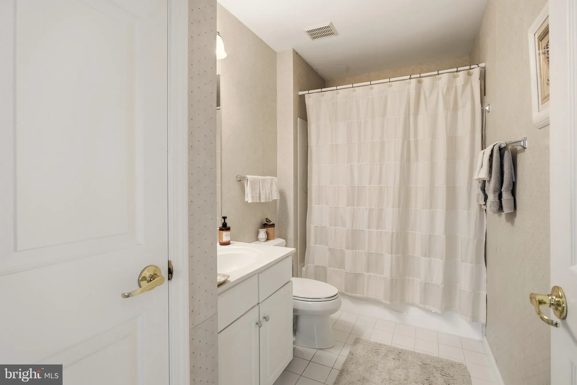 Property Slideshow image 19 of 31 | 11 schoolhouse ln, Lakewood, NJ, 08701