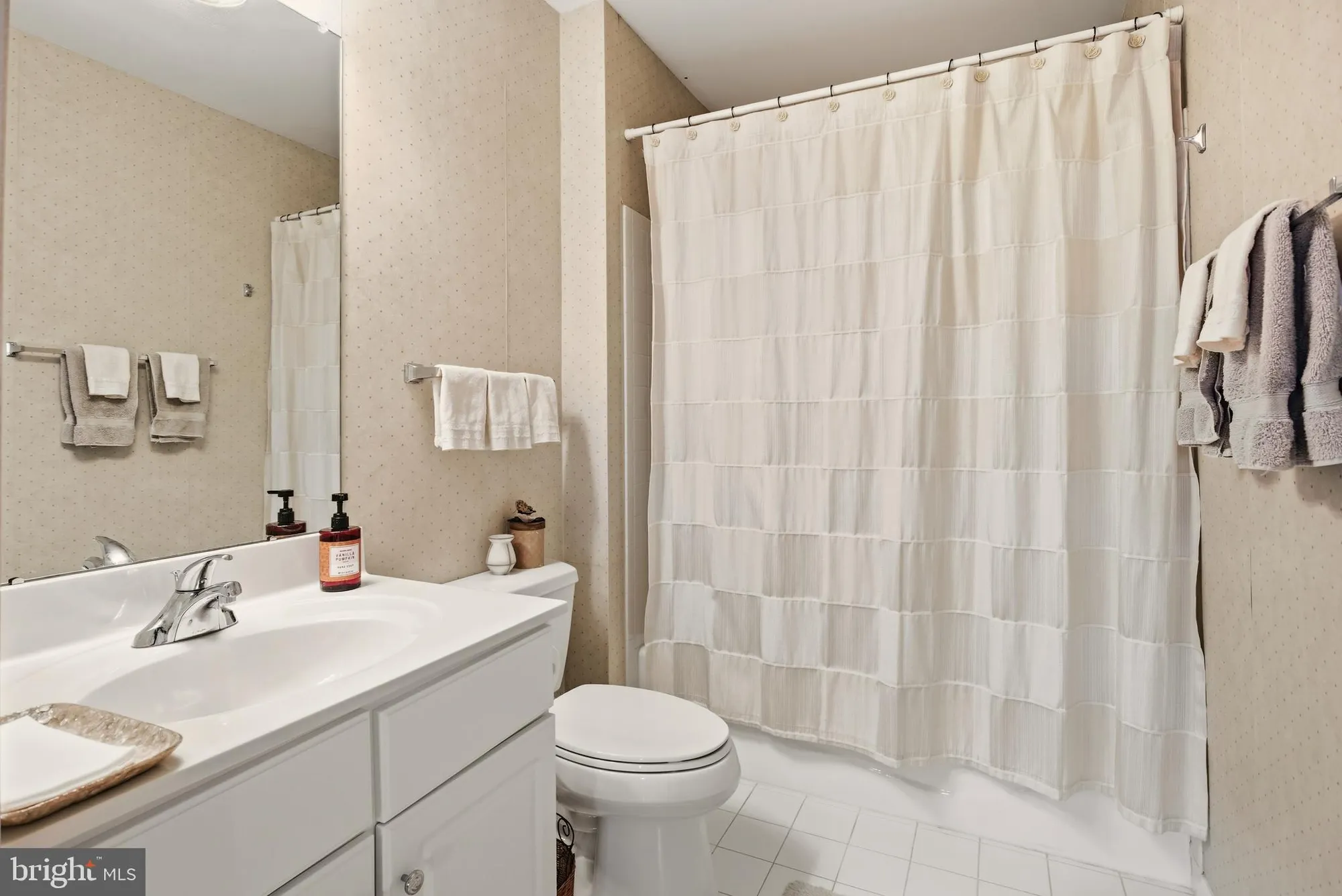 Property Slideshow image 20 of 31 | 11 schoolhouse ln, Lakewood, NJ, 08701