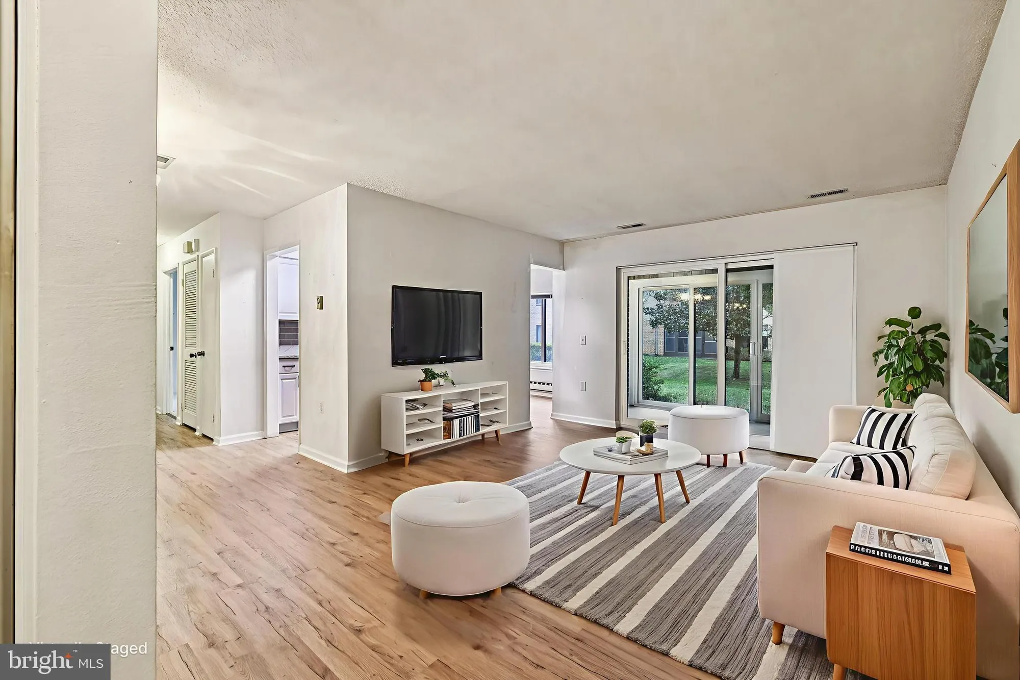 Property Slideshow image 9 of 28 | 15310 pine orchard dr # 84-1b, Silver Spring, MD, 20906