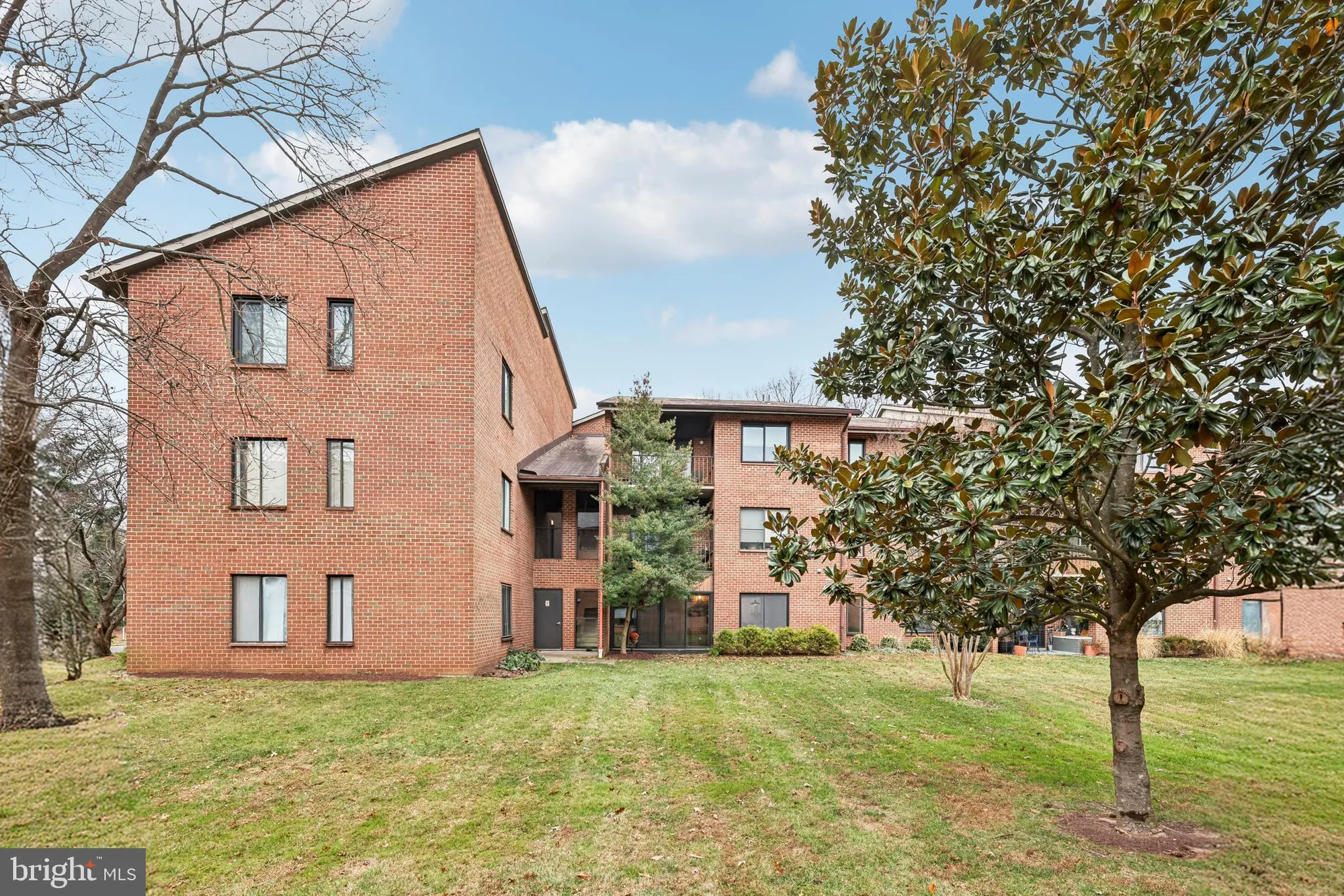 Property Slideshow image 4 of 28 | 15310 pine orchard dr # 84-1b, Silver Spring, MD, 20906