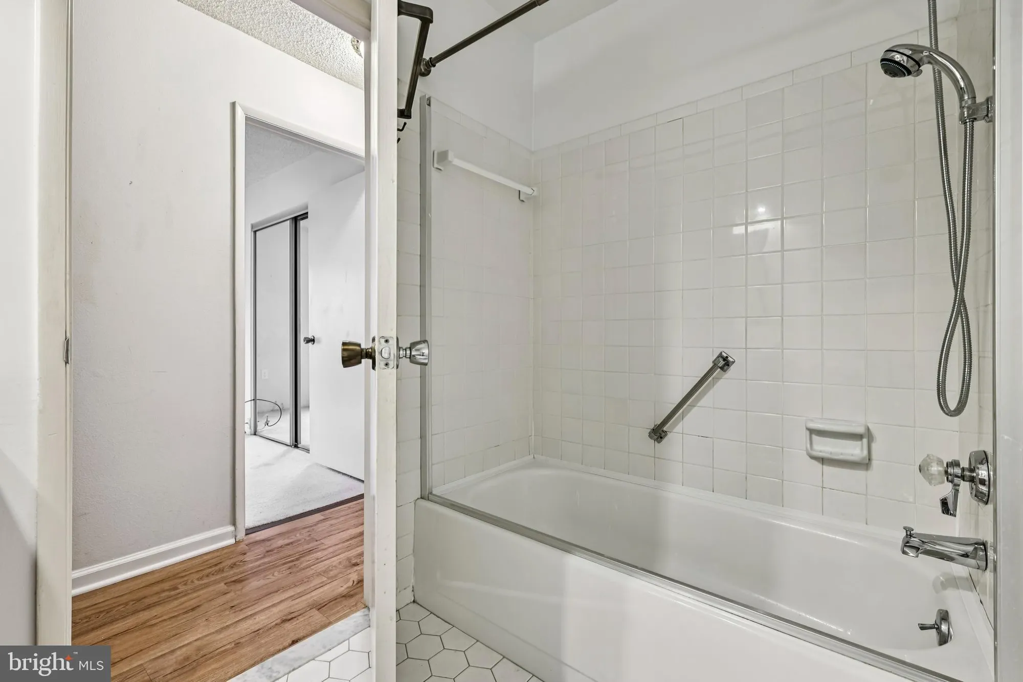 Property Slideshow image 13 of 28 | 15310 pine orchard dr # 84-1b, Silver Spring, MD, 20906