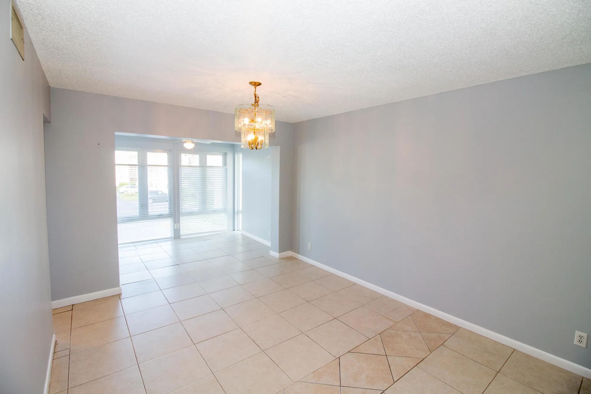 Property Slideshow image 4 of 10 | 19 colonial club dr apt 204, Boynton Beach, FL, 33435