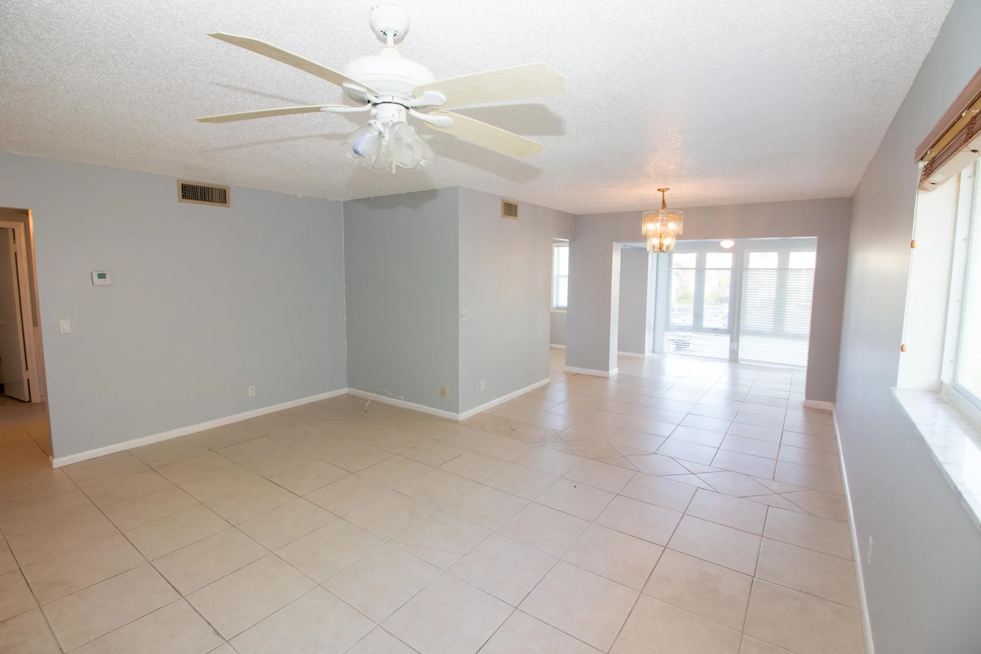 Property Slideshow image 5 of 10 | 19 colonial club dr apt 204, Boynton Beach, FL, 33435