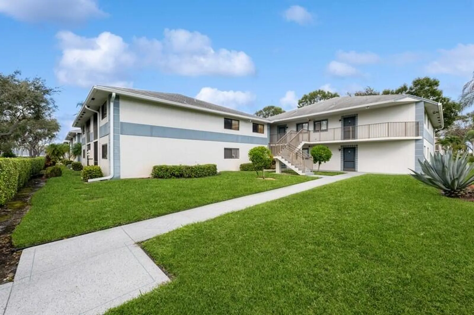 Property Slideshow image 4 of 12 | 15342 lakes of delray blvd apt 94, Delray Beach, FL, 33484