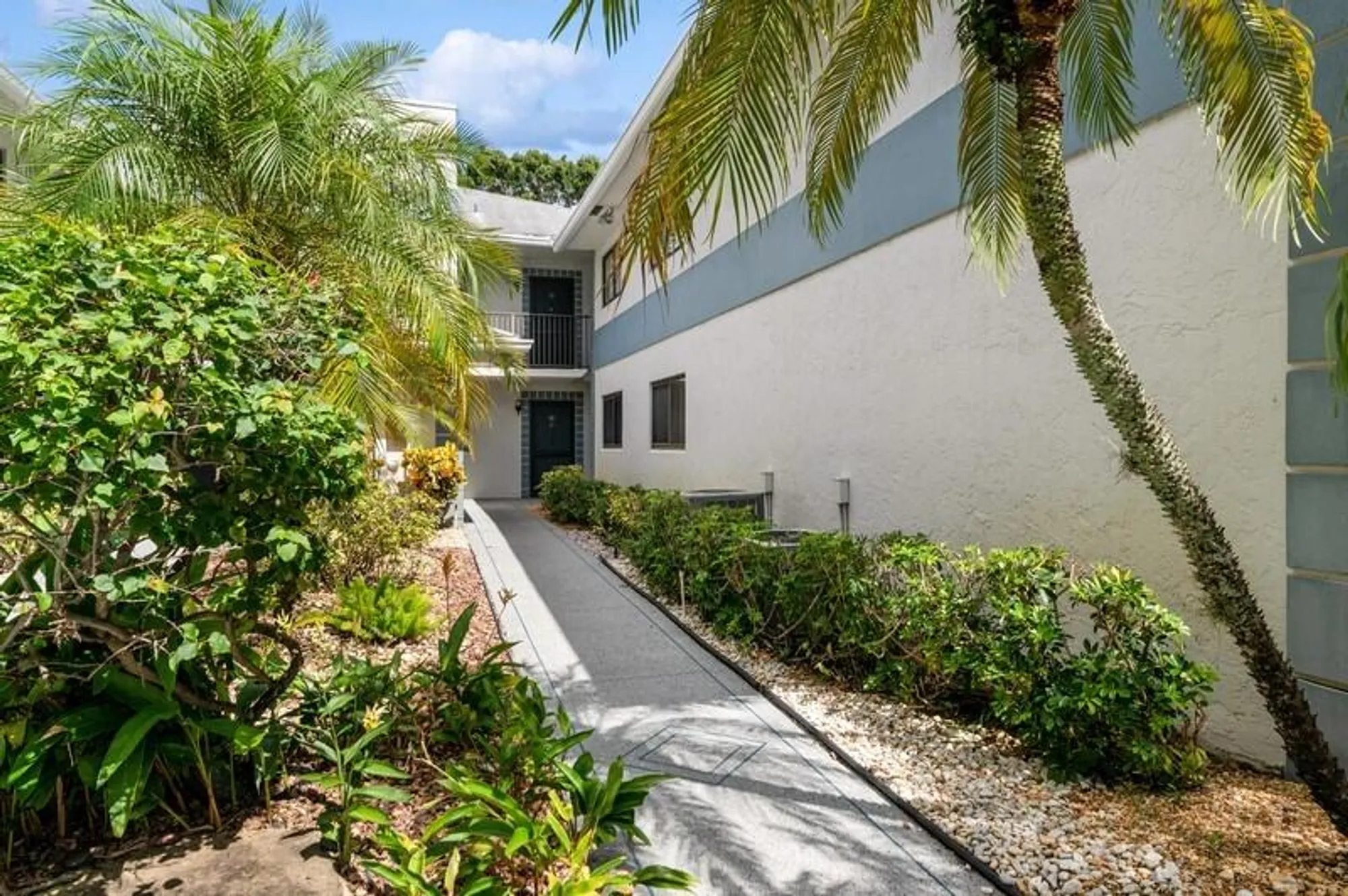 Property Slideshow image 3 of 12 | 15342 lakes of delray blvd apt 94, Delray Beach, FL, 33484