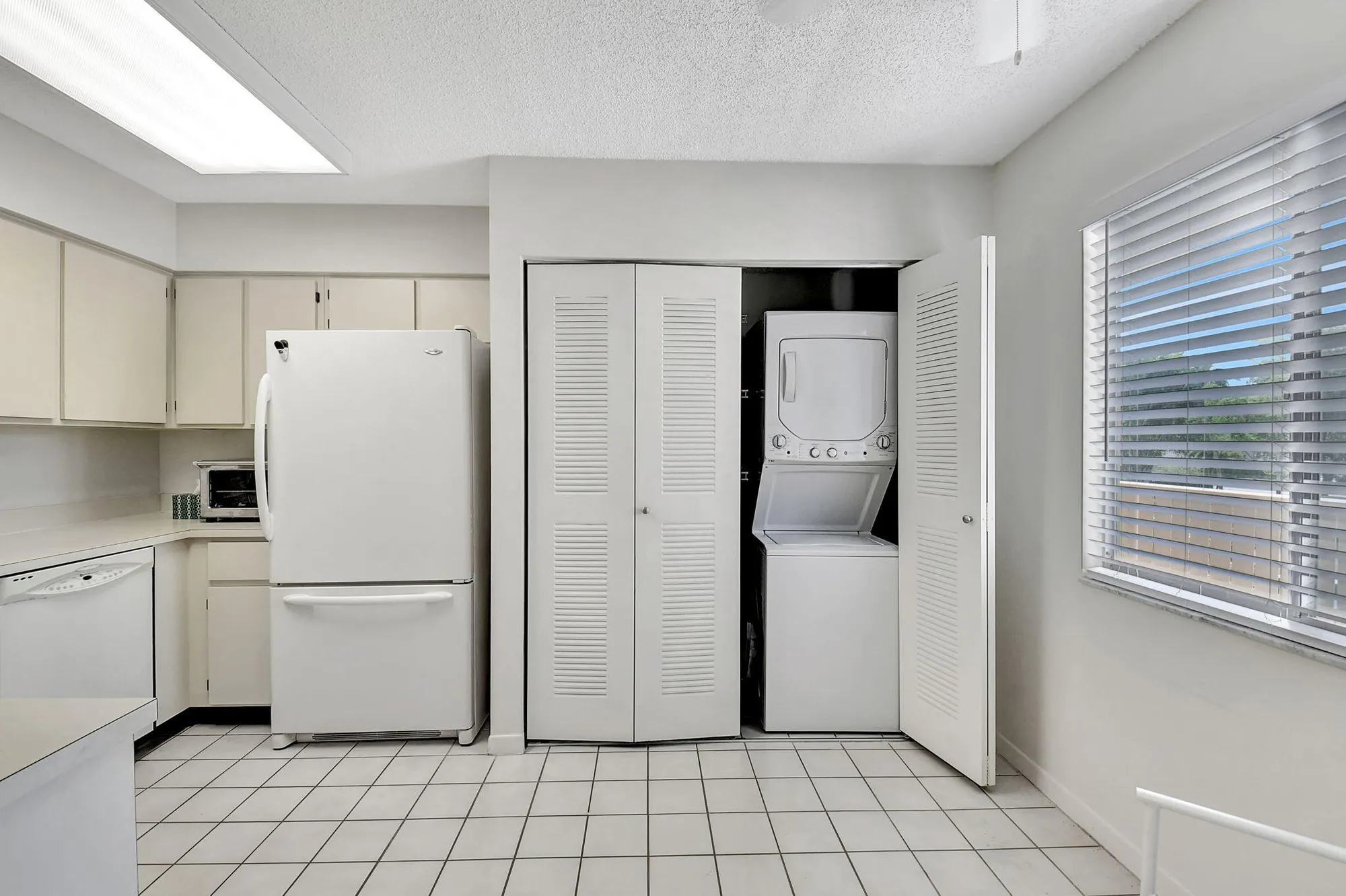 Property Slideshow image 11 of 22 | 7185 huntington ln apt 301, Delray Beach, FL, 33446