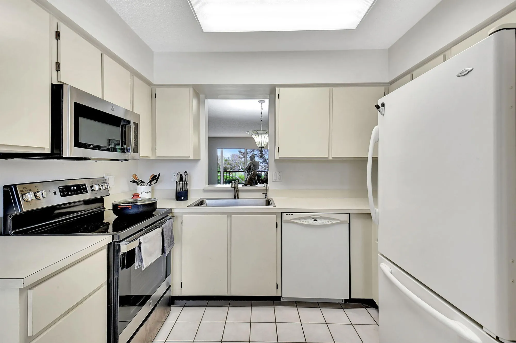 Property Slideshow image 12 of 22 | 7185 huntington ln apt 301, Delray Beach, FL, 33446