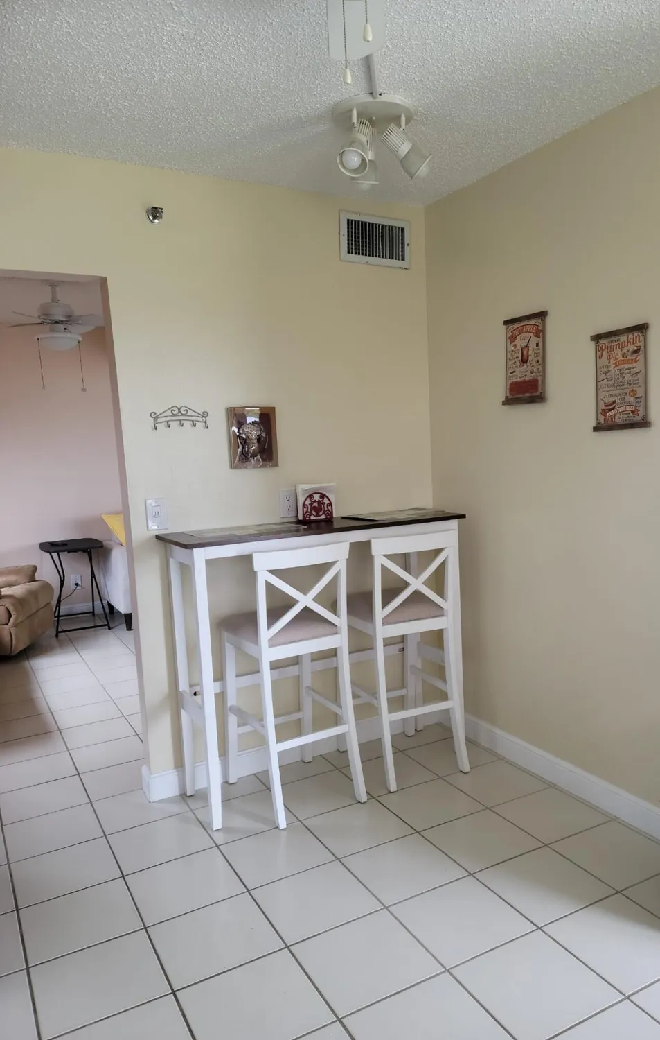 Property Slideshow image 9 of 22 | 3465 via poinciana 806, Lake Worth, FL, 33467