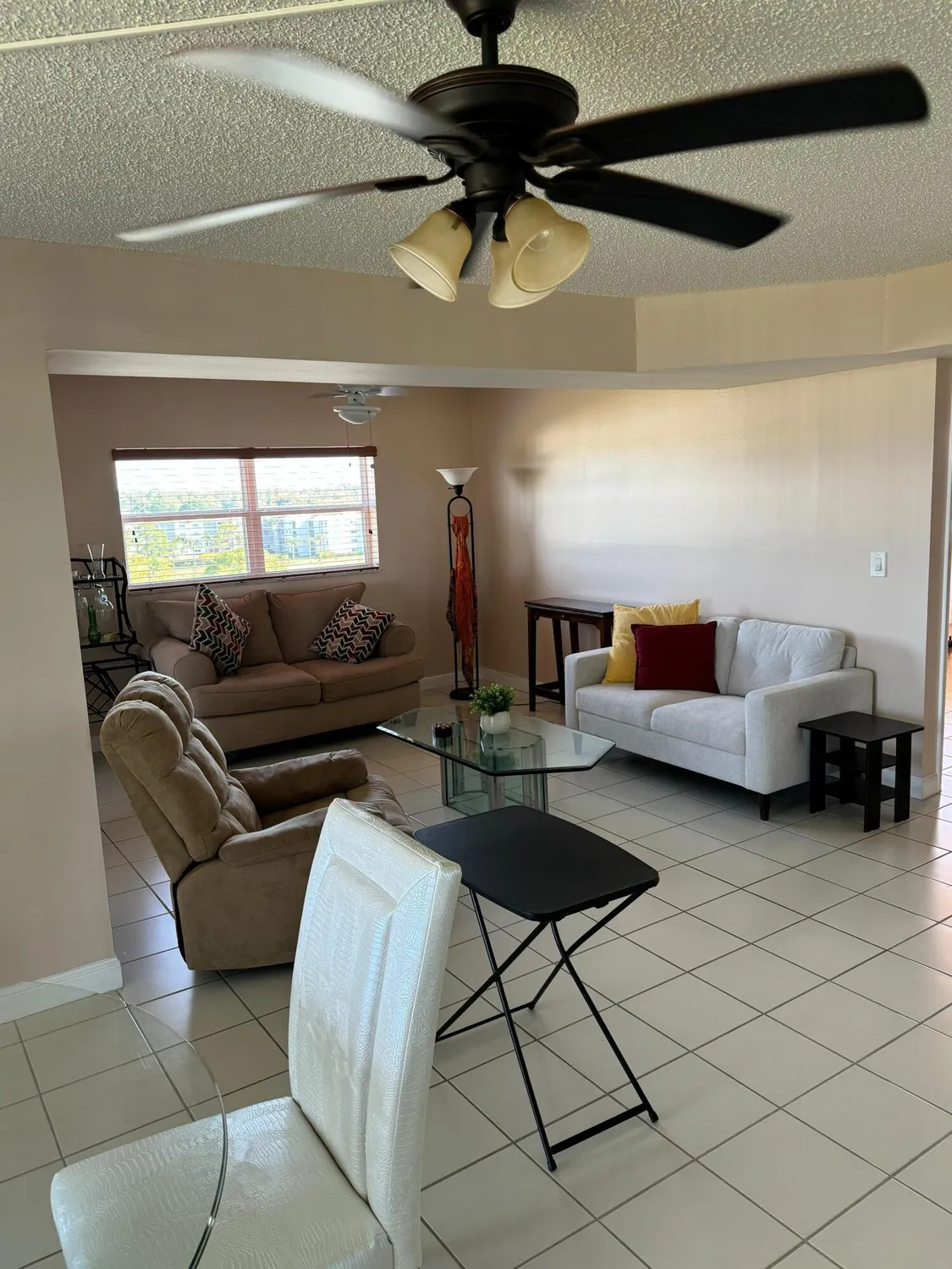 Property Slideshow image 4 of 22 | 3465 via poinciana 806, Lake Worth, FL, 33467