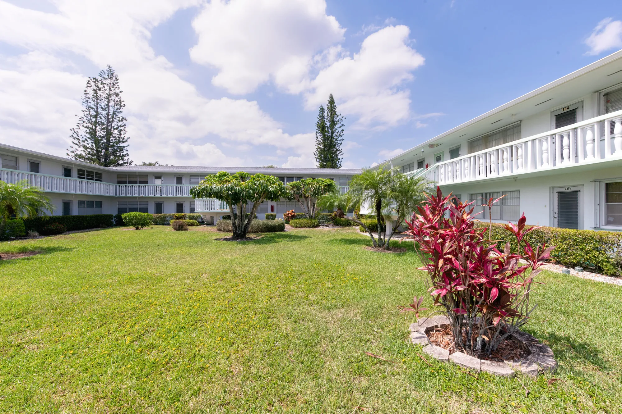 Property Slideshow image 15 of 23 | 118 kingswood f # 118, West Palm Beach, FL, 33417